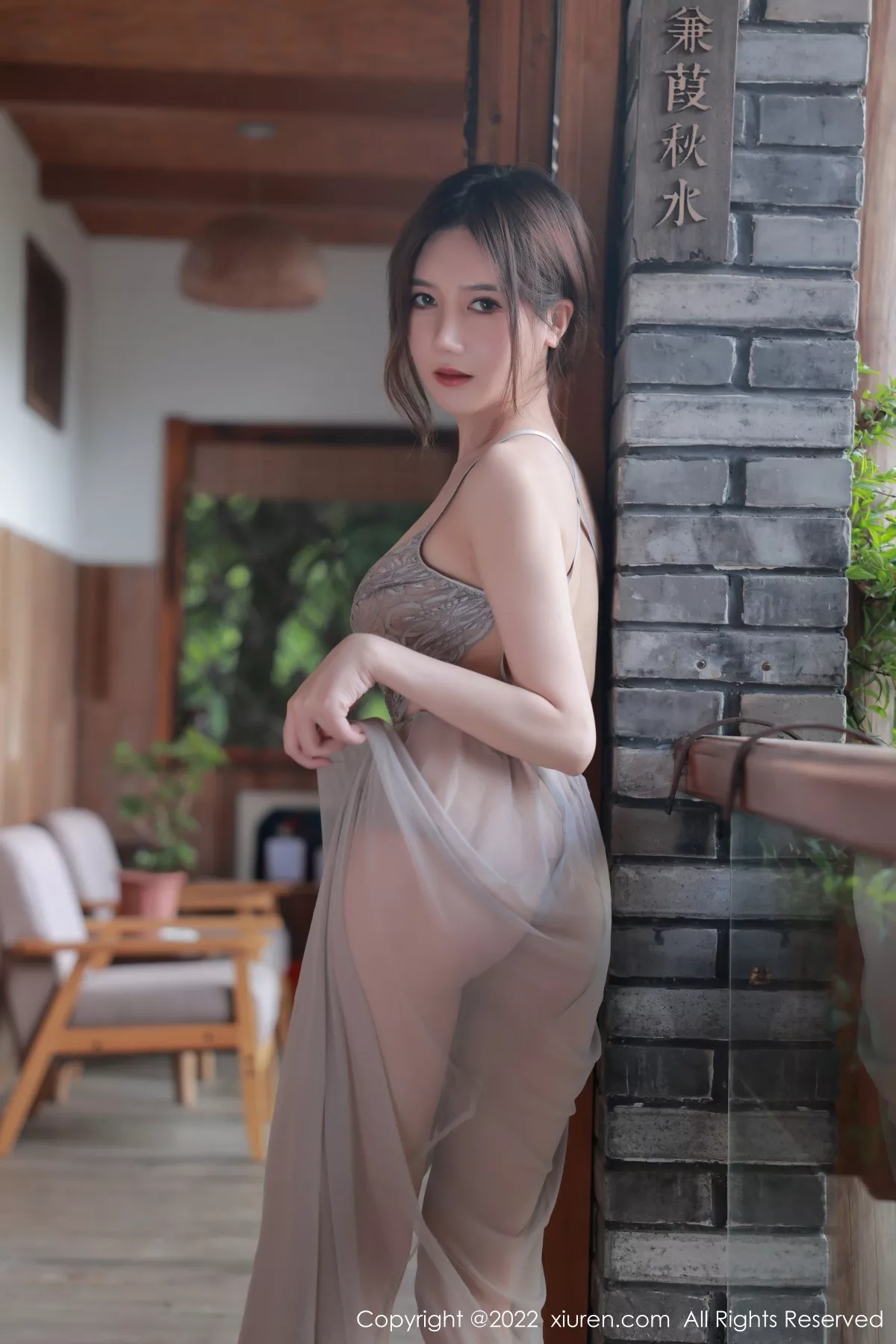 秀人集.com_[XiuRen秀人网]No.5660_模特古月小同学性感浅色薄纱吊带长裙透视秀豪乳翘臀诱惑写真63P