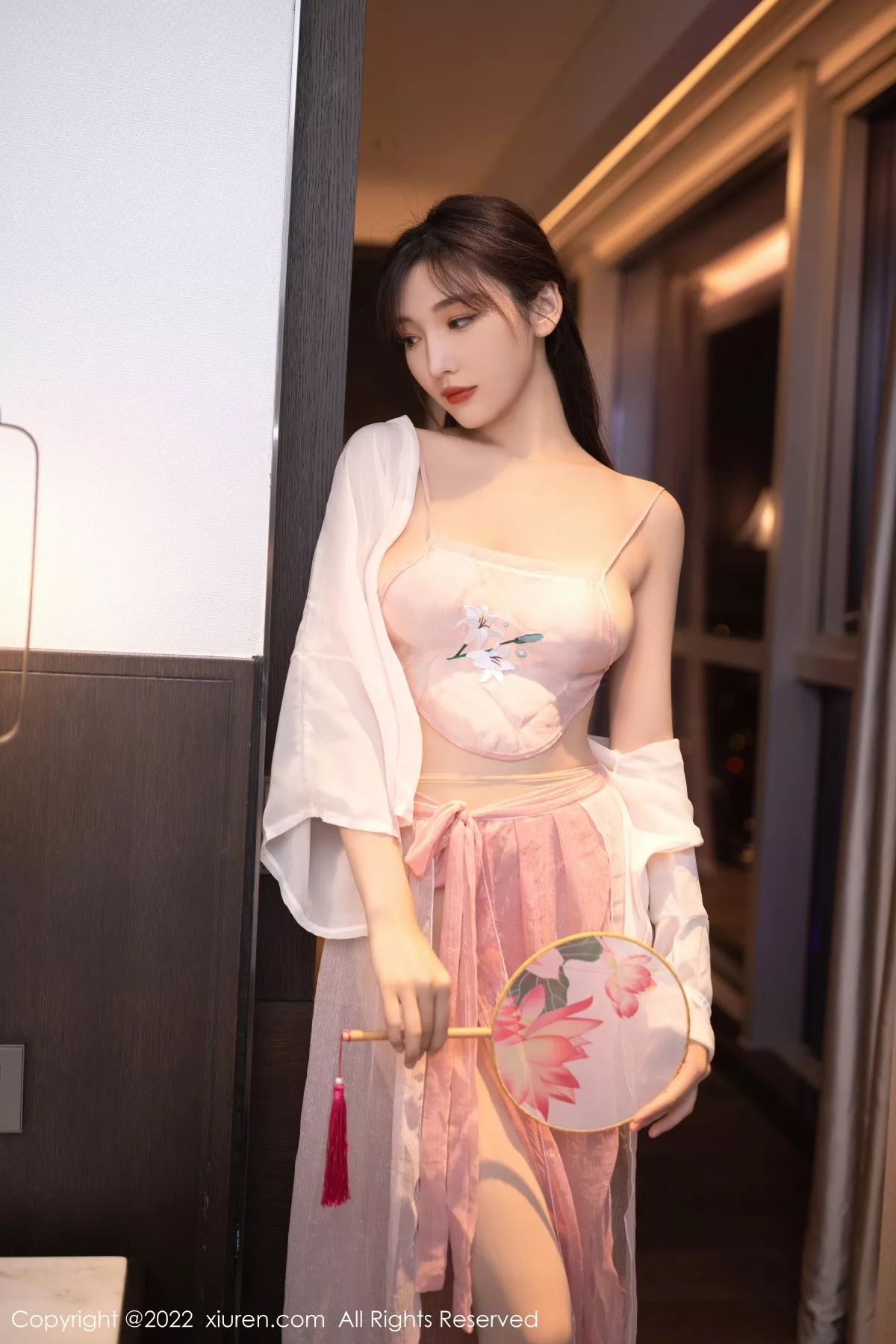 秀人集.com_[XiuRen秀人网]No.5666_模特陆萱萱性感粉色古装服配超薄肉丝秀完美身材撩人诱惑写真82P