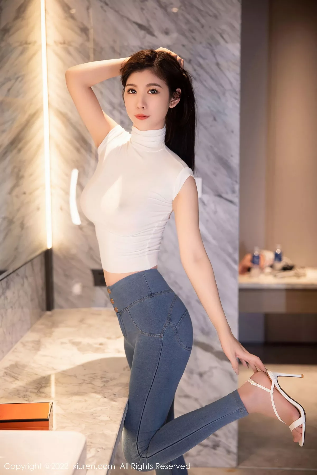 秀人集.com_[XiuRen秀人网]No.5677_模特李雅柔白色紧身上衣配蓝色牛仔裤露浅色内衣高挑迷人写真84P