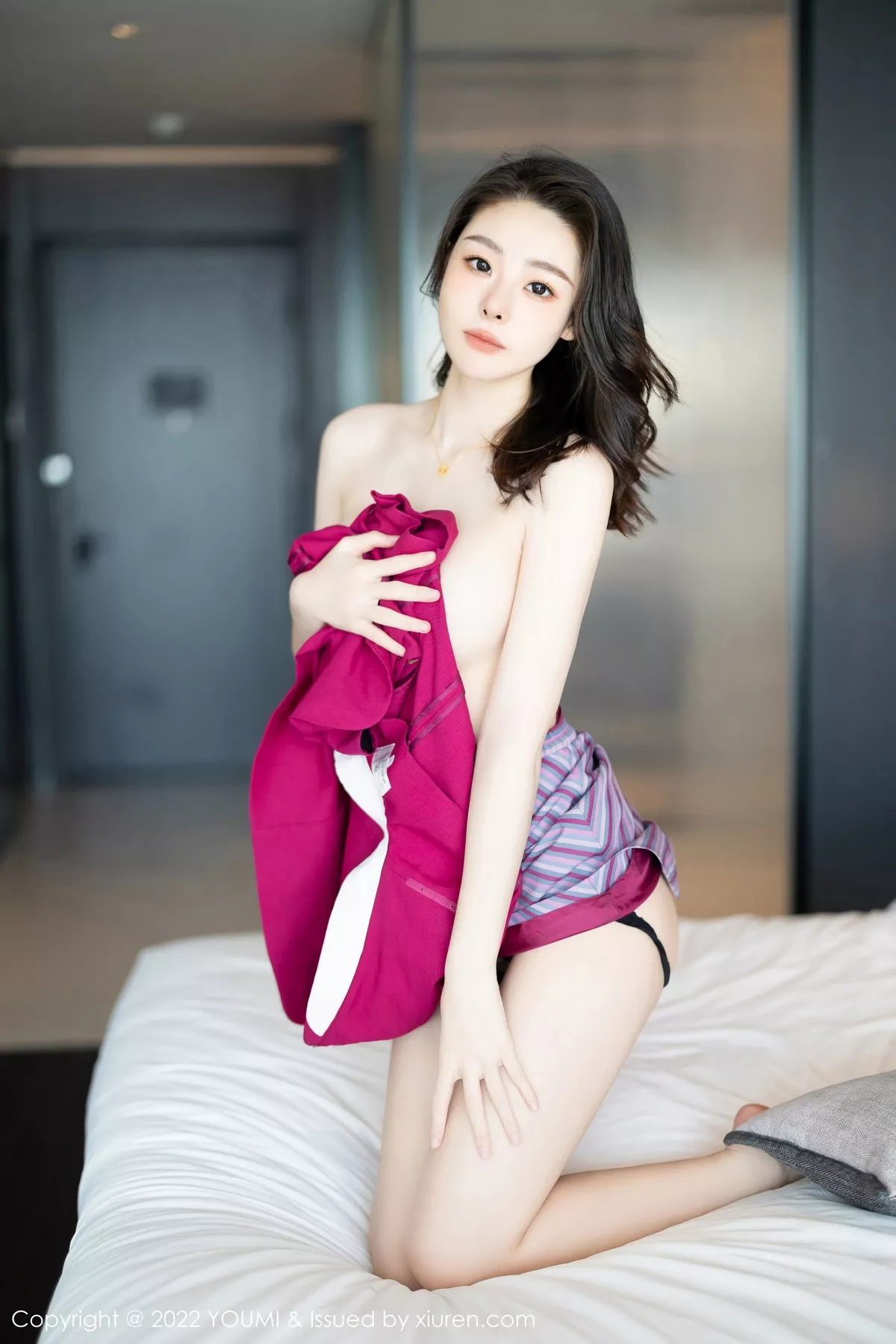 秀人集.com_[YouMi尤蜜荟]Vol.850_模特是小逗逗性感红色空姐制服配超薄黑丝秀翘臀美腿诱惑写真77P