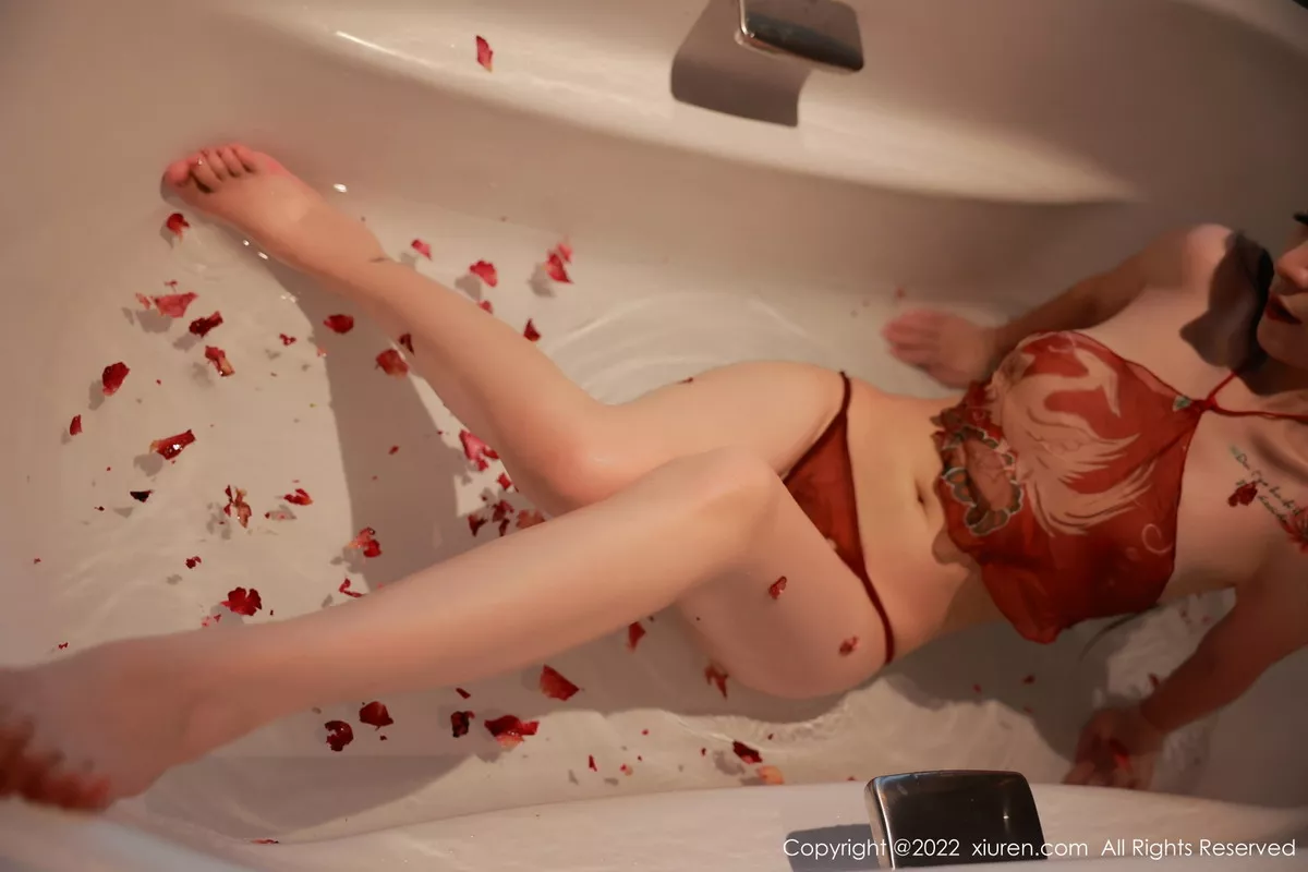 秀人集.com_[XiuRen秀人网]No.5682_模特hebe韩心雨香格里拉旅拍橙灰色比基尼秀完美身材诱惑写真63P