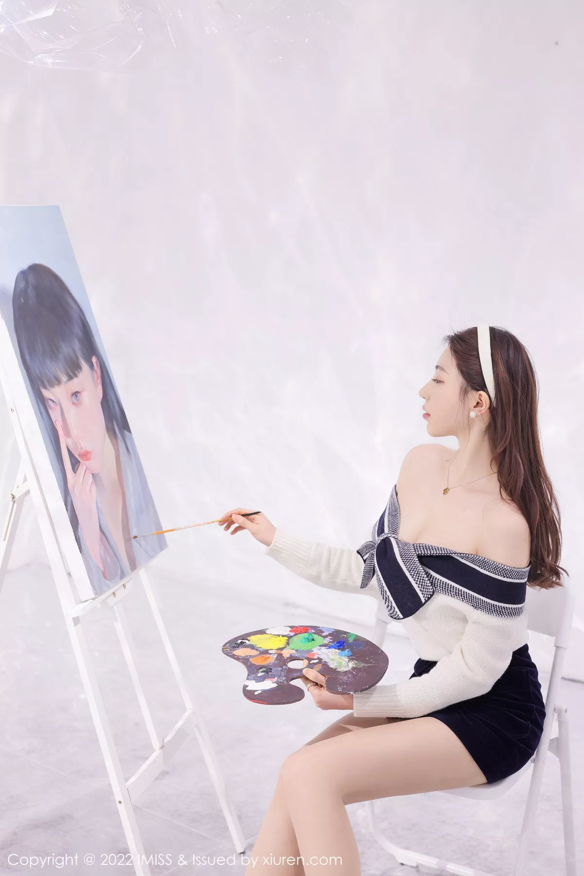 秀人集.com_[IMISS爱蜜社]Vol.704_气质女神Lynn刘奕宁艺术工作室低胸服饰配黑短裙性感迷人写真22P