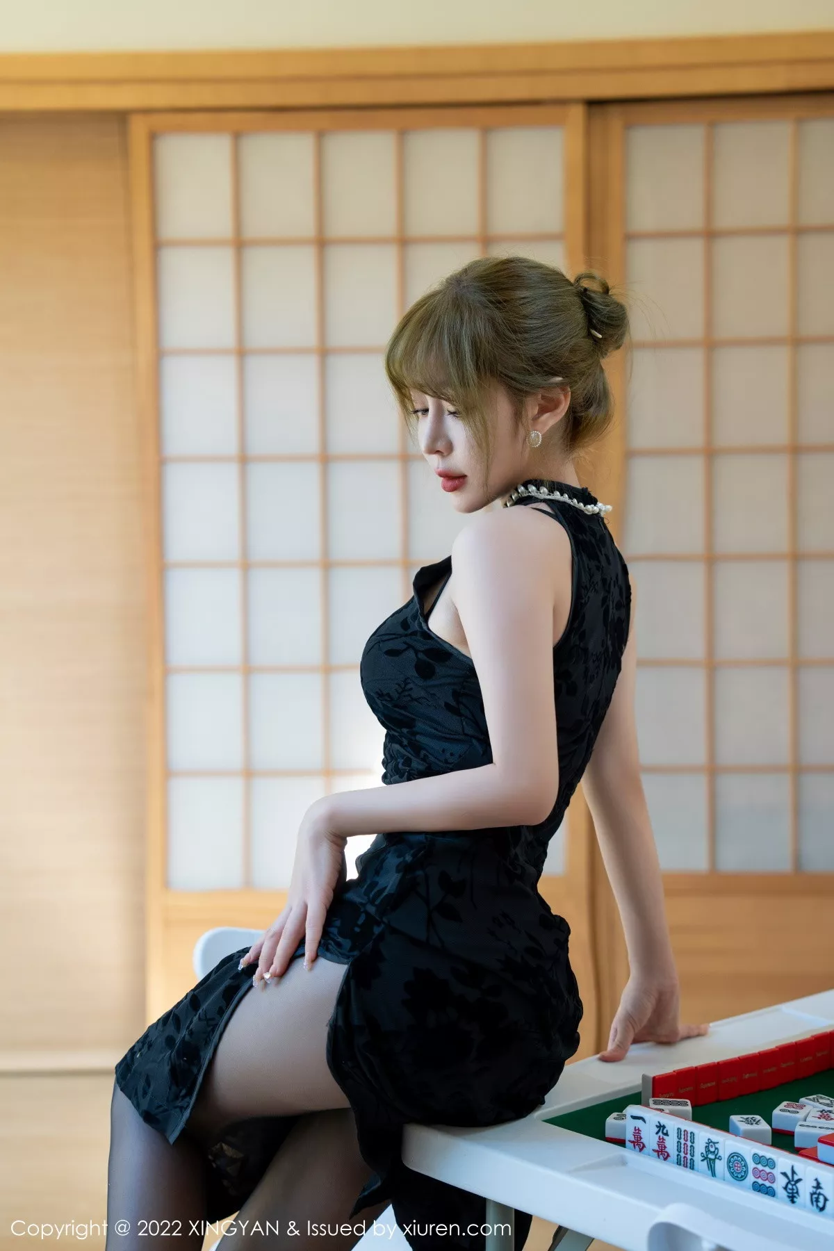 秀人集.com_[XINGYAN星颜社]VOL.148_女神王雨纯棋牌室性感黑色礼裙露蕾丝内衣配超薄黑丝诱惑写真72P