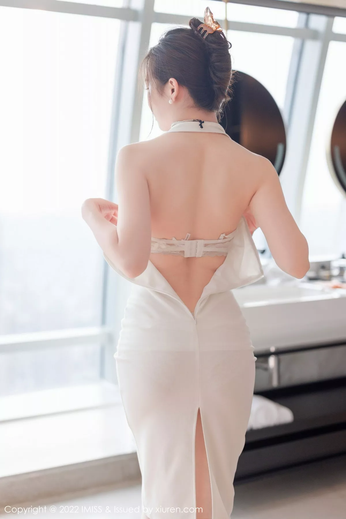 秀人集.com_[IMISS爱蜜社]Vol.705_气质美女Vanessa脱白色连衣长裙露白色内衣配超薄肉丝诱惑写真78P