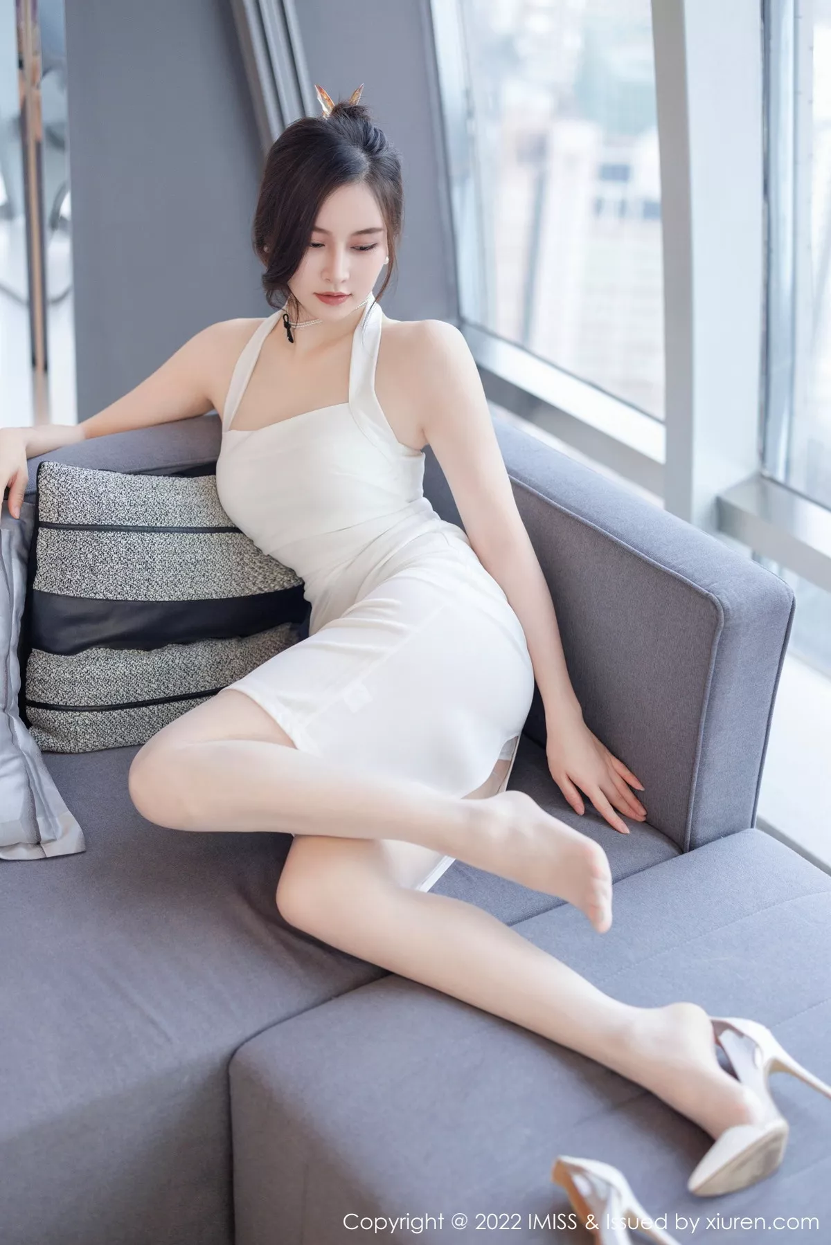 秀人集.com_[IMISS爱蜜社]Vol.705_气质美女Vanessa脱白色连衣长裙露白色内衣配超薄肉丝诱惑写真78P