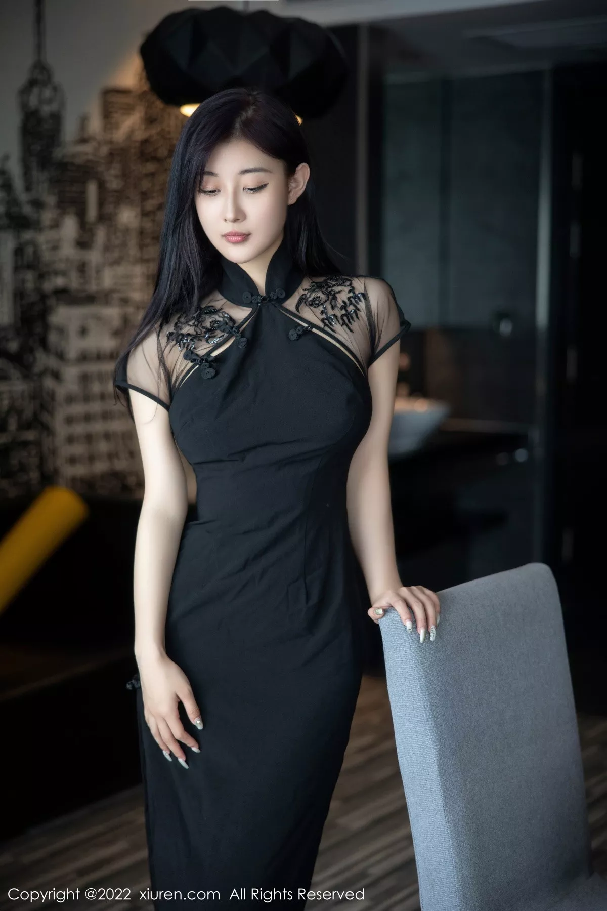 秀人集.com_[XiuRen秀人网]No.5691_模特顾楚楚maily性感黑色旗袍服配魅惑黑丝秀美腿甜美迷人写真86P