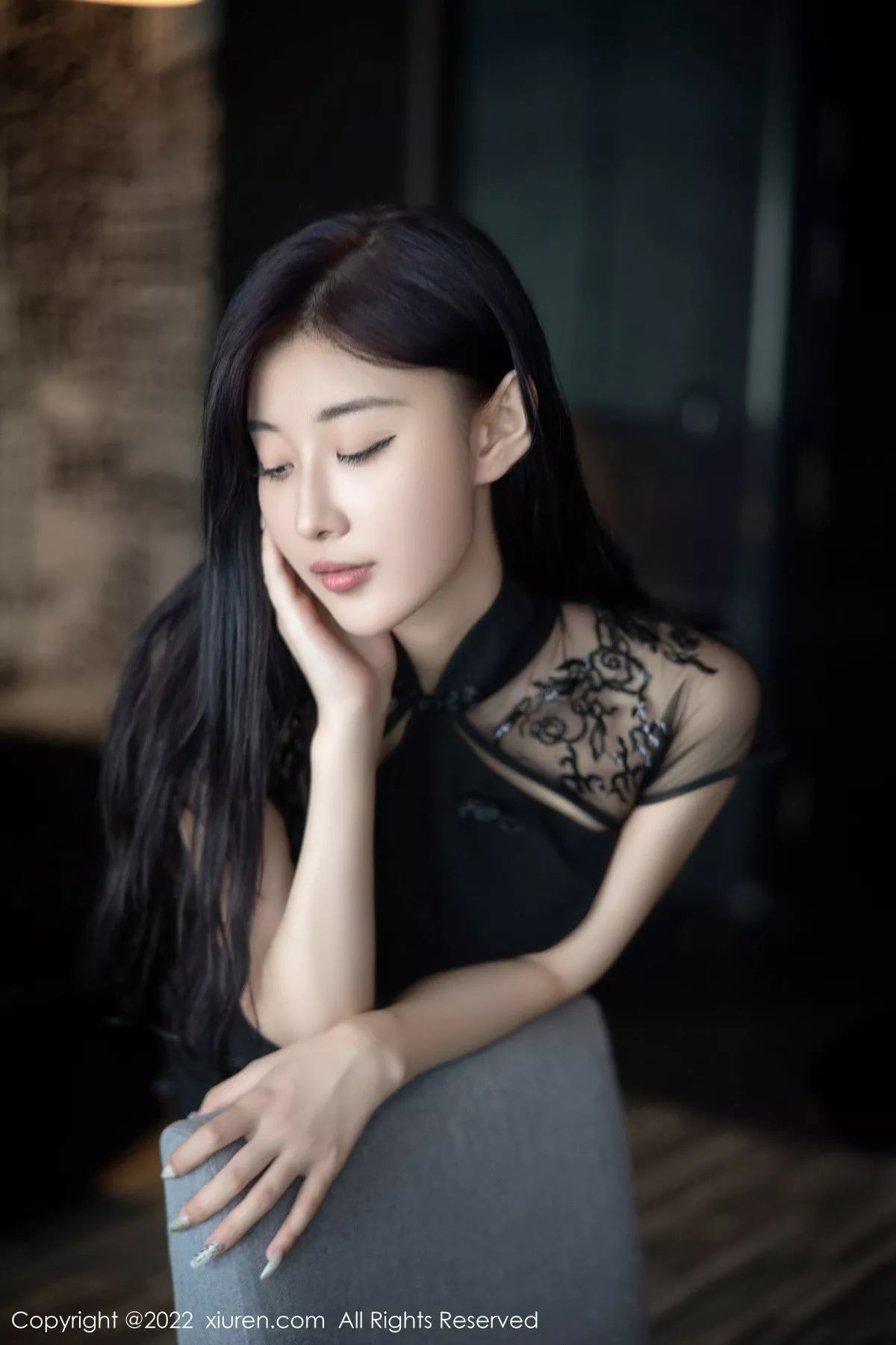 秀人集.com_[XiuRen秀人网]No.5691_模特顾楚楚maily性感黑色旗袍服配魅惑黑丝秀美腿甜美迷人写真86P