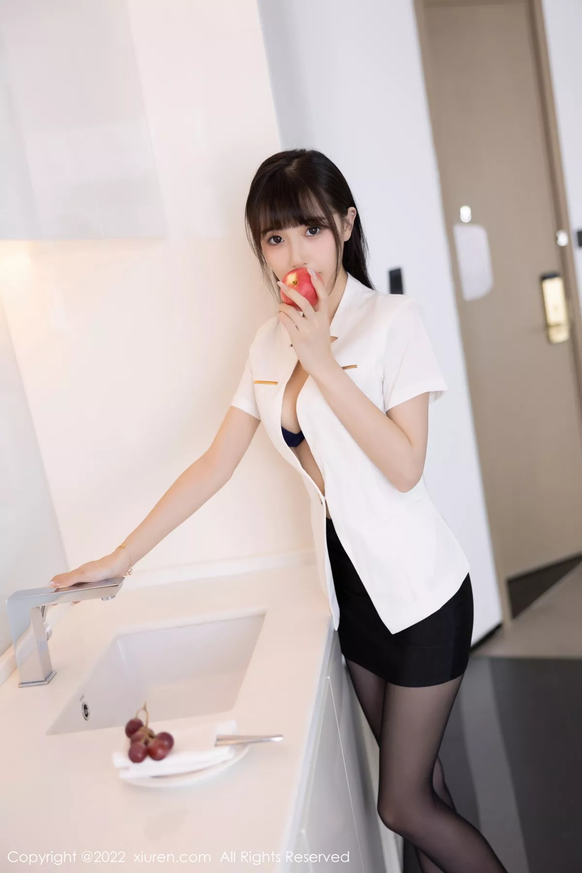 秀人集.com_[XiuRen秀人网]No.5700_模特林星阑白色上衣配黑短裙半脱露蓝色内衣超薄黑丝诱惑写真92P