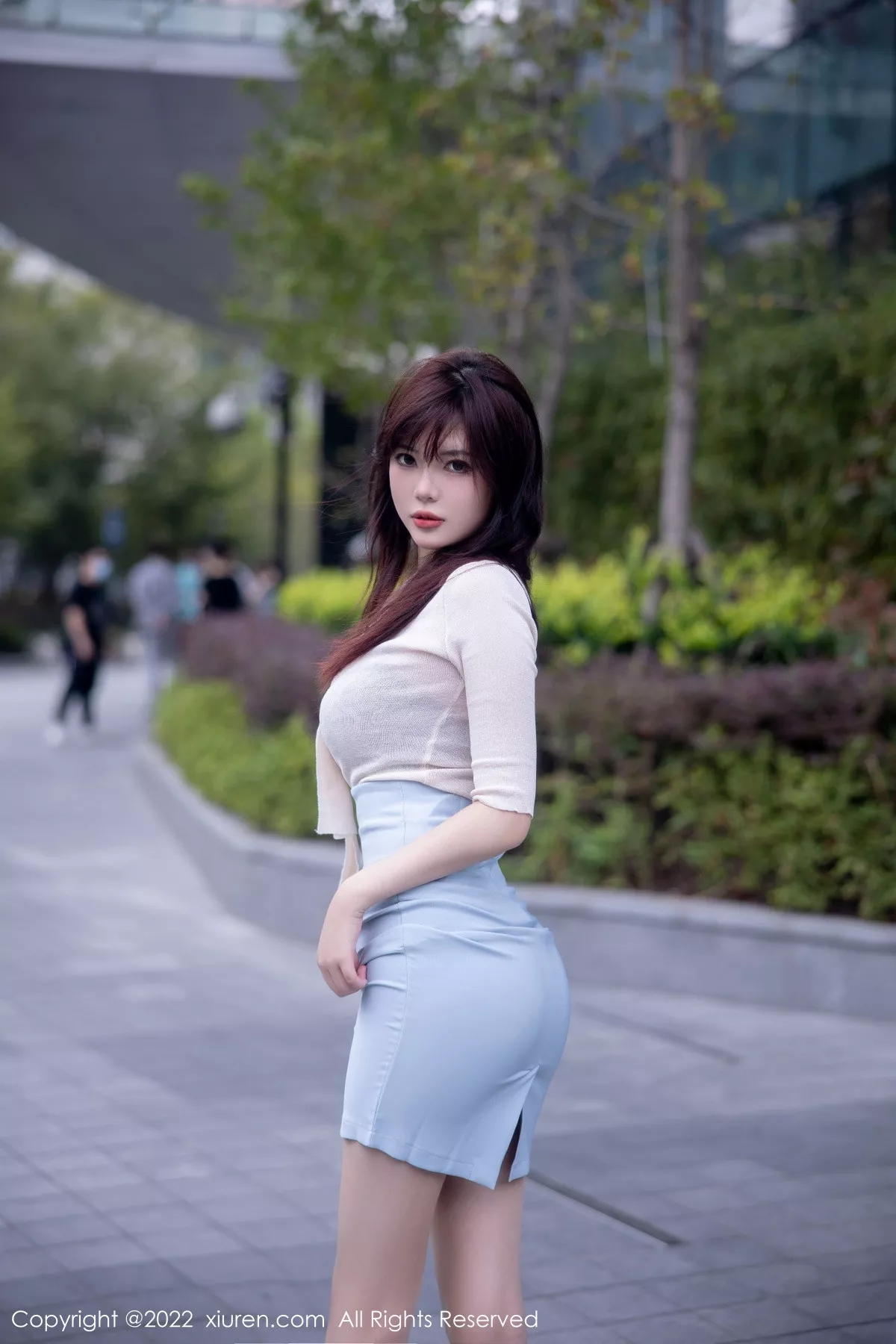 秀人集.com_[XiuRen秀人网]No.5704_模特Arude薇薇浅色上衣配浅蓝灰短裙露黑色蕾丝内衣诱惑写真82P