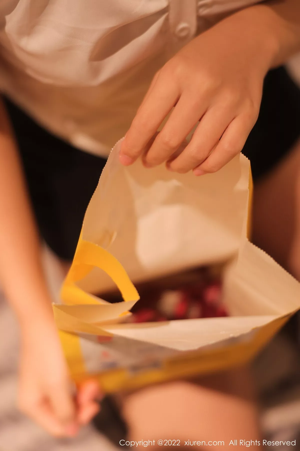 秀人集.com_[XiuRen秀人网]No.5702_新人模特美羊羊宾馆里性感白T配黑短裤露性感薄纱内衣诱惑写真88P