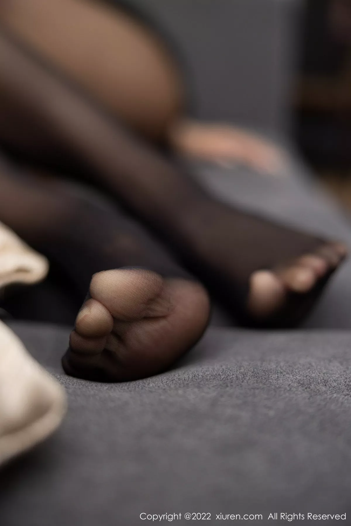 秀人集.com_[XiuRen秀人网]No.5706_模特可乐Vicky黑白拼色厨娘服饰配超薄黑丝秀苗条身材性感写真60P