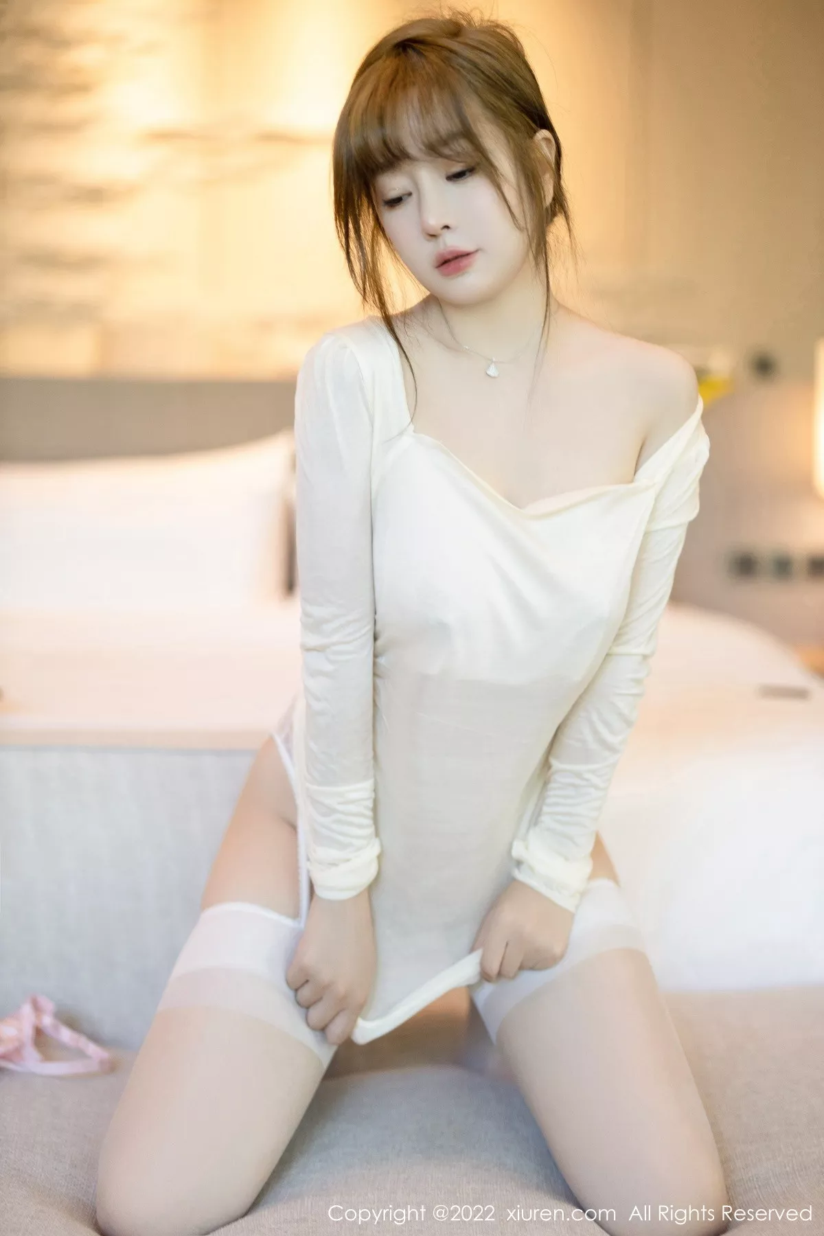 秀人集.com_[XiuRen秀人网]No.5712_女神王雨纯私房性感白色服配白丝吊袜秀曼妙身材迷人诱惑写真57P