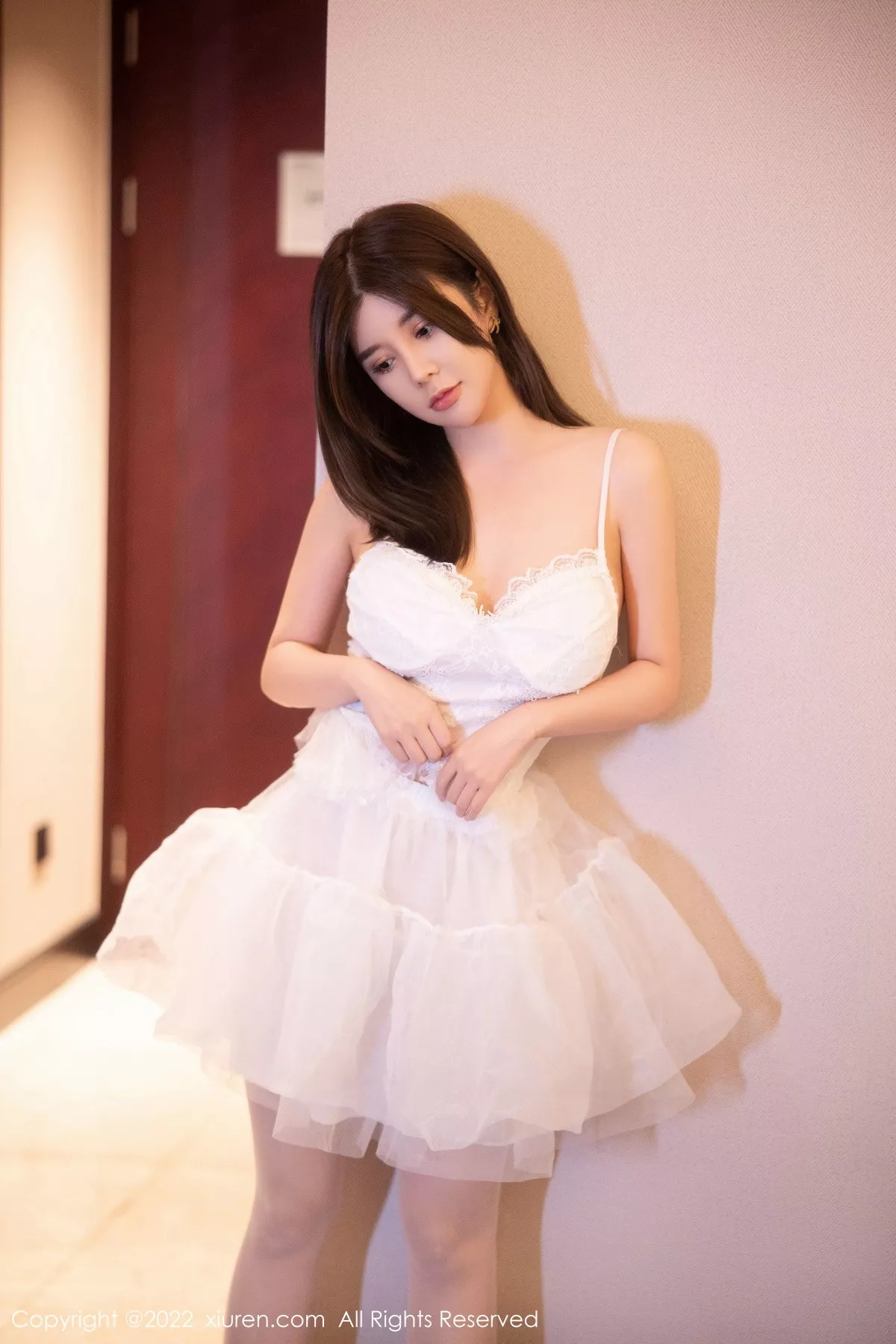 秀人集.com_[XiuRen秀人网]No.5719_模特周jojobaby白色蕾丝公主裙配白色丝袜秀完美身材诱惑写真83P