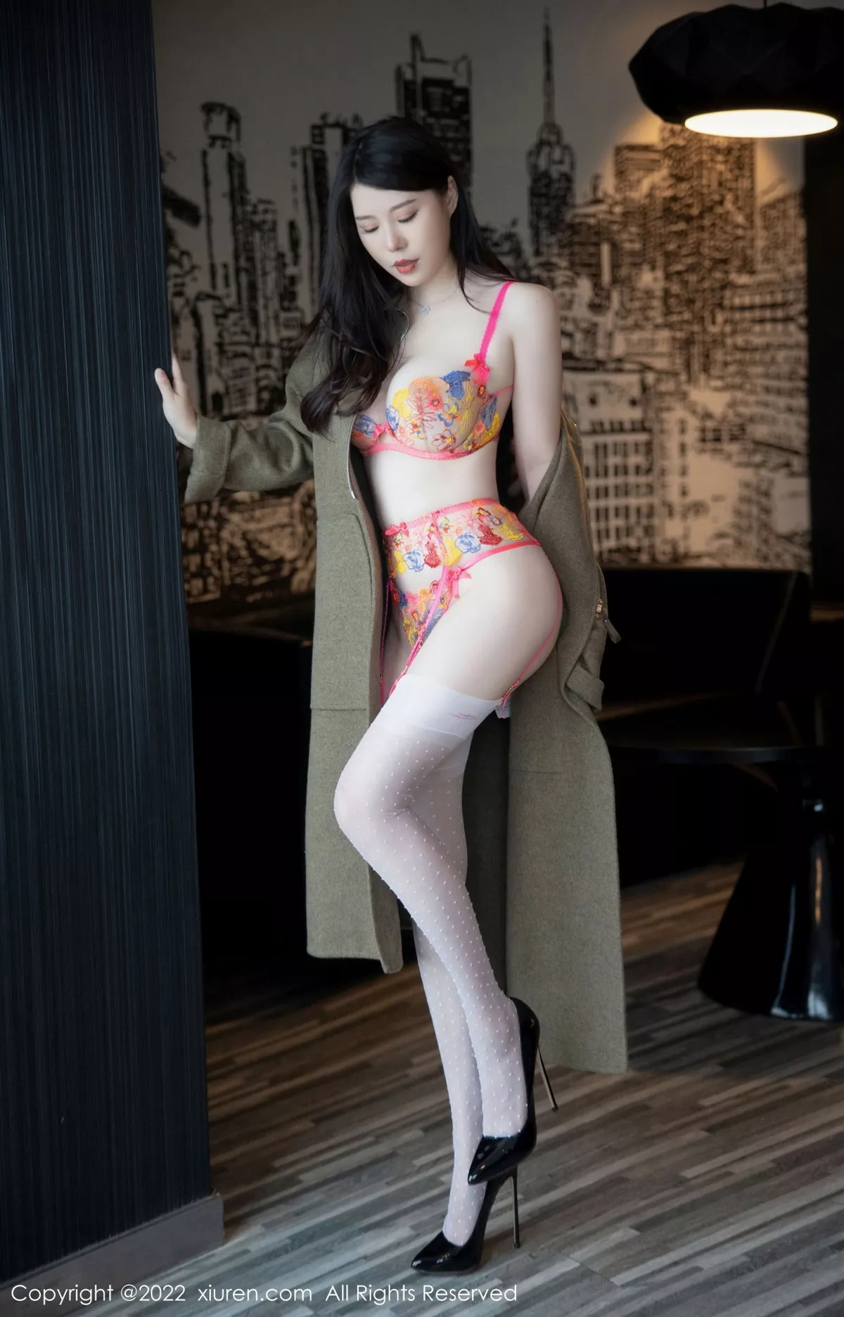 秀人集.com_[XiuRen秀人网]No.5723_模特白茹雪脱外套露性感轻透蕾丝内衣配白丝吊袜撩人诱惑写真79P