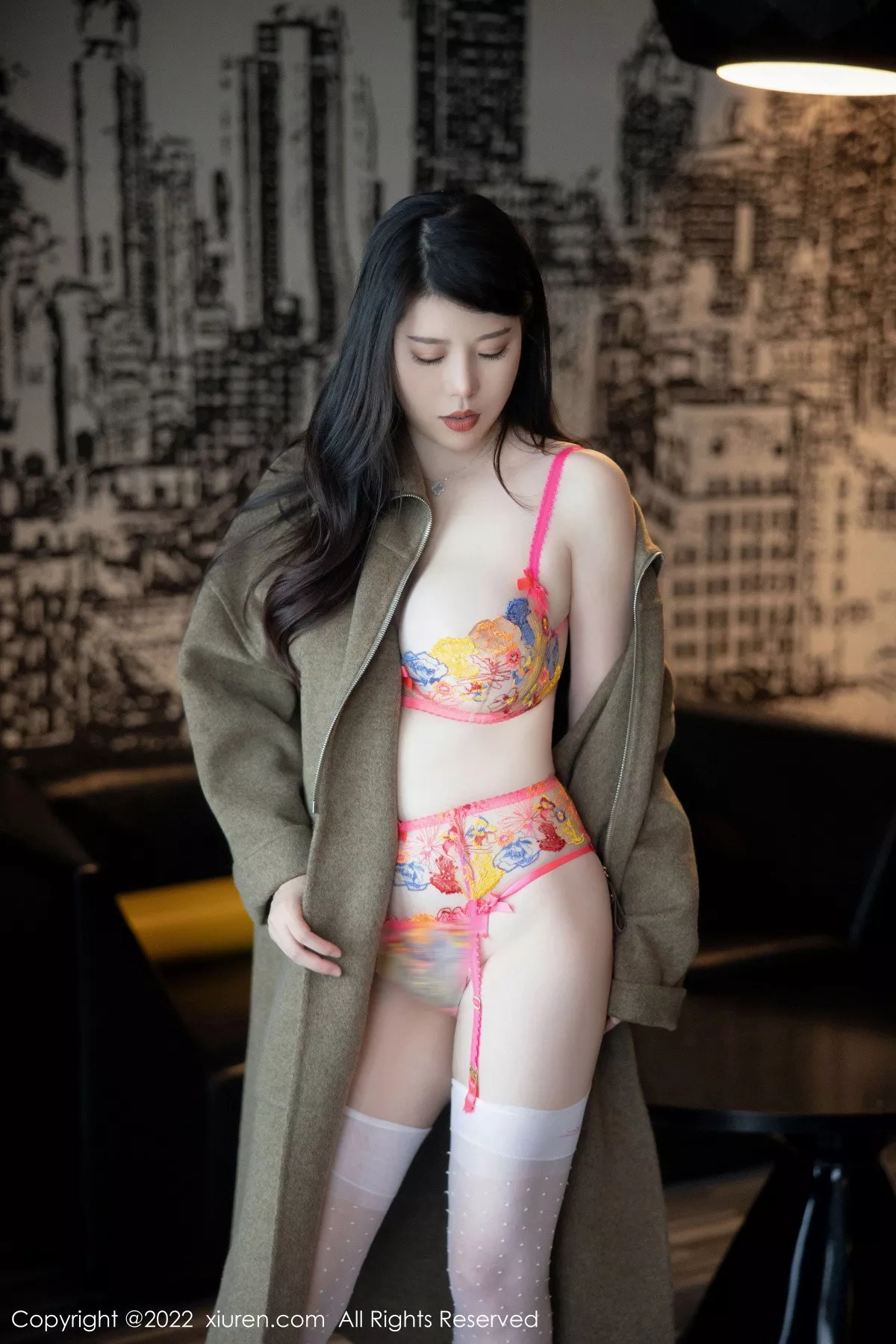 秀人集.com_[XiuRen秀人网]No.5723_模特白茹雪脱外套露性感轻透蕾丝内衣配白丝吊袜撩人诱惑写真79P