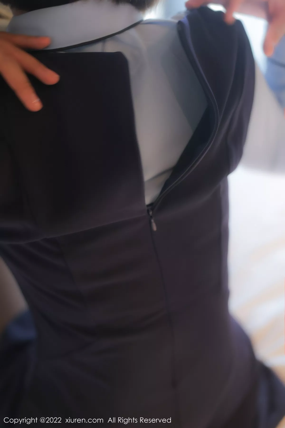 秀人集.com_[XiuRen秀人网]No.5727_模特宋愉愉脱性感深蓝短裙制服露蕾丝内衣配超薄黑丝诱惑写真85P