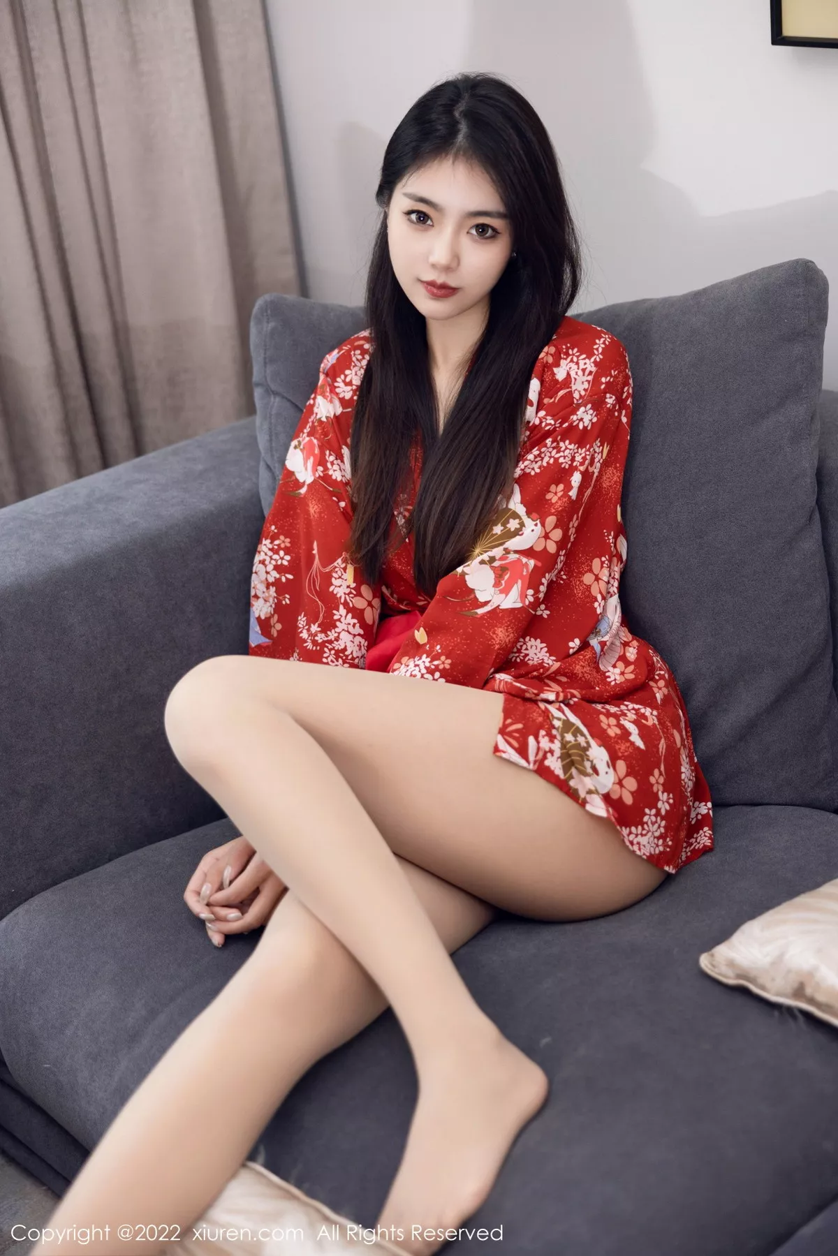 秀人集.com_[XiuRen秀人网]No.5736_模特可乐Vicky红色图案服饰配超薄无内肉丝秀翘臀美腿诱惑写真53P