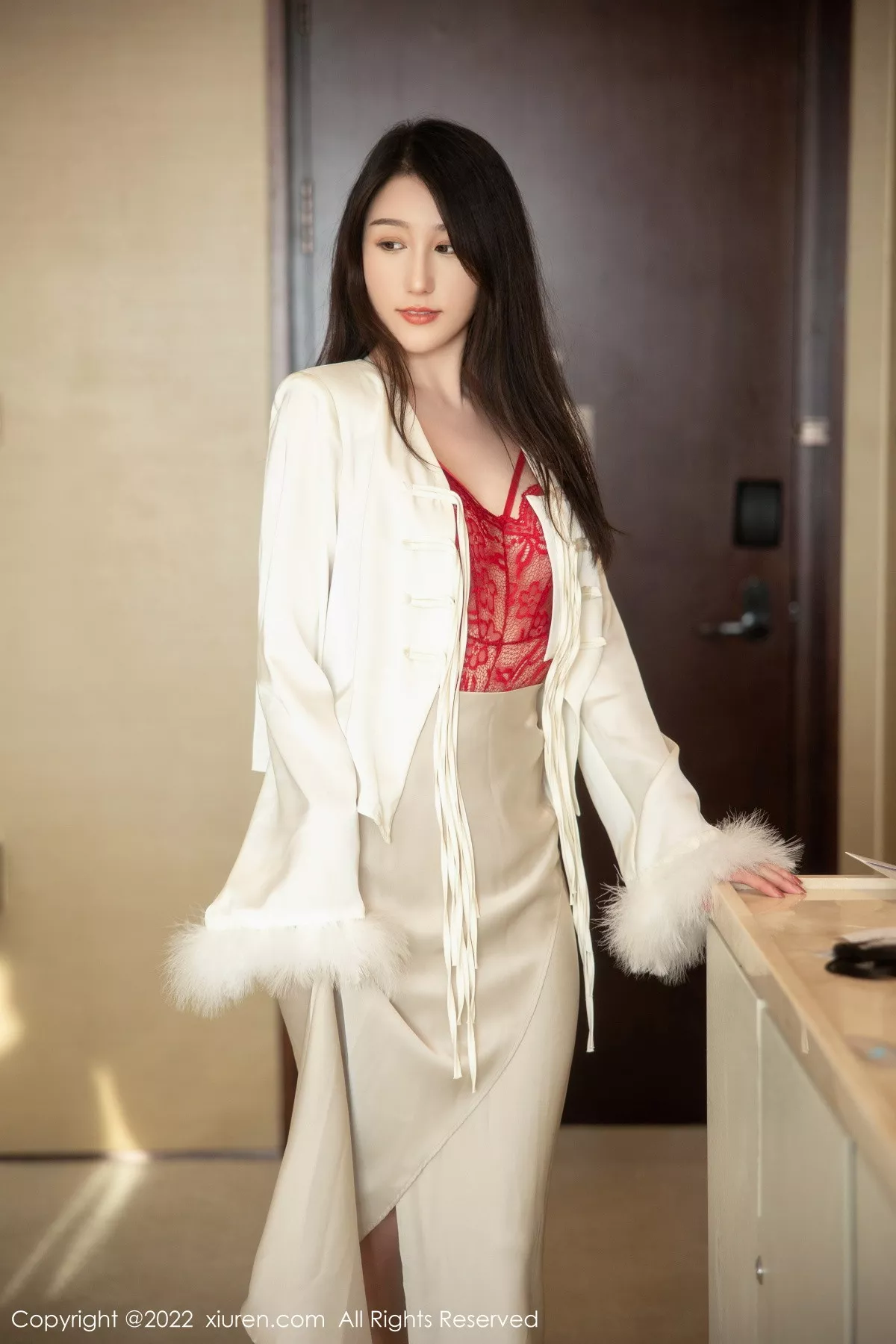 秀人集.com_[XiuRen秀人网]No.5734_新人模特薇薇酱都市丽人脱白色套装露红色蕾丝内衣撩人诱惑写真87P