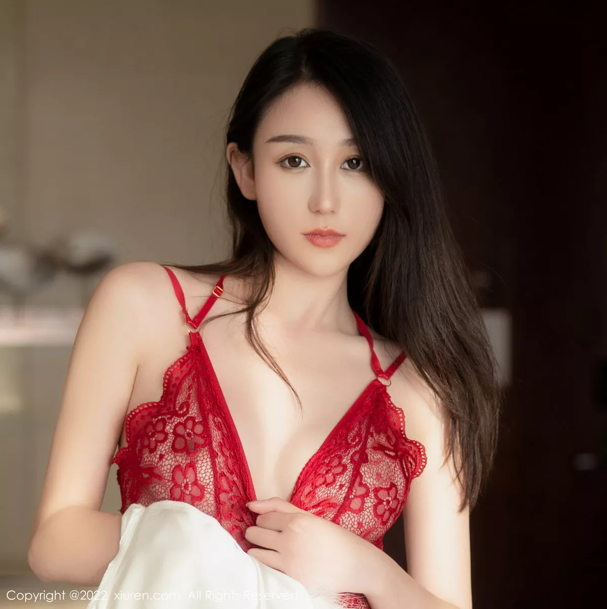 秀人集.com_[XiuRen秀人网]No.5734_新人模特薇薇酱都市丽人脱白色套装露红色蕾丝内衣撩人诱惑写真87P