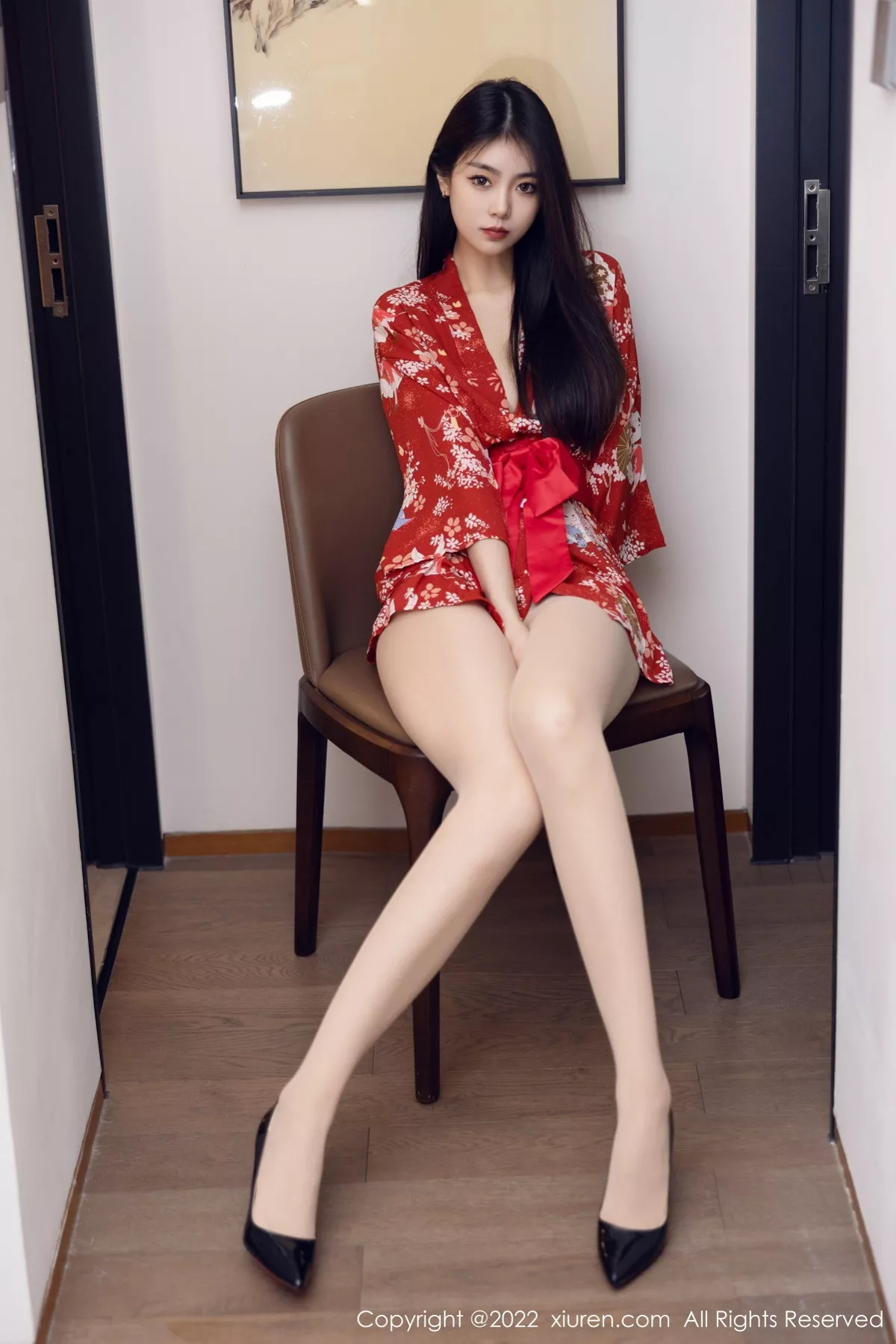 秀人集.com_[XiuRen秀人网]No.5736_模特可乐Vicky红色图案服饰配超薄无内肉丝秀翘臀美腿诱惑写真53P