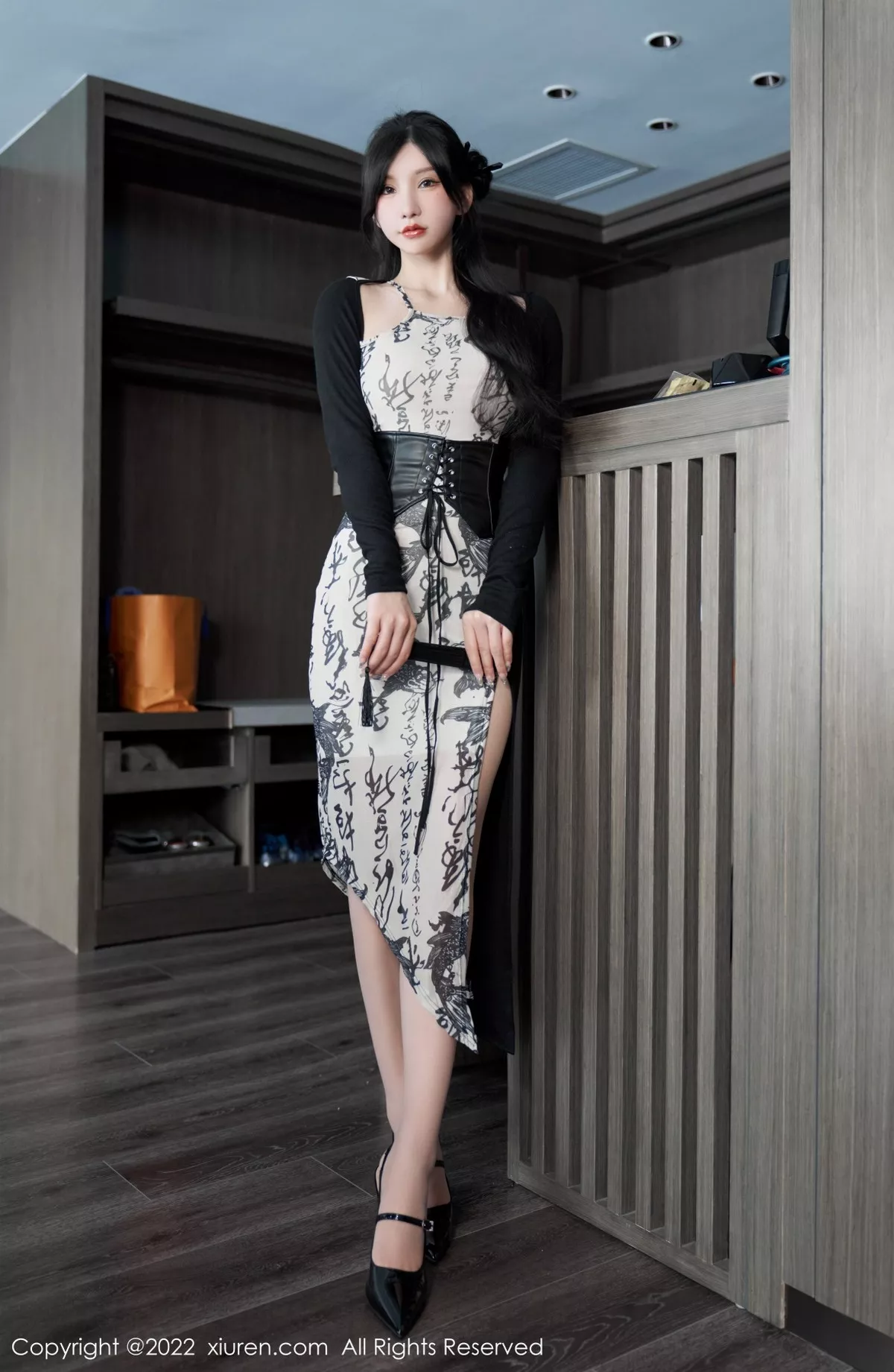 秀人集.com_[XiuRen秀人网]No.5623_女神周于希Sally性感拼色连衣裙配超薄开档肉丝绝美诱惑写真94P