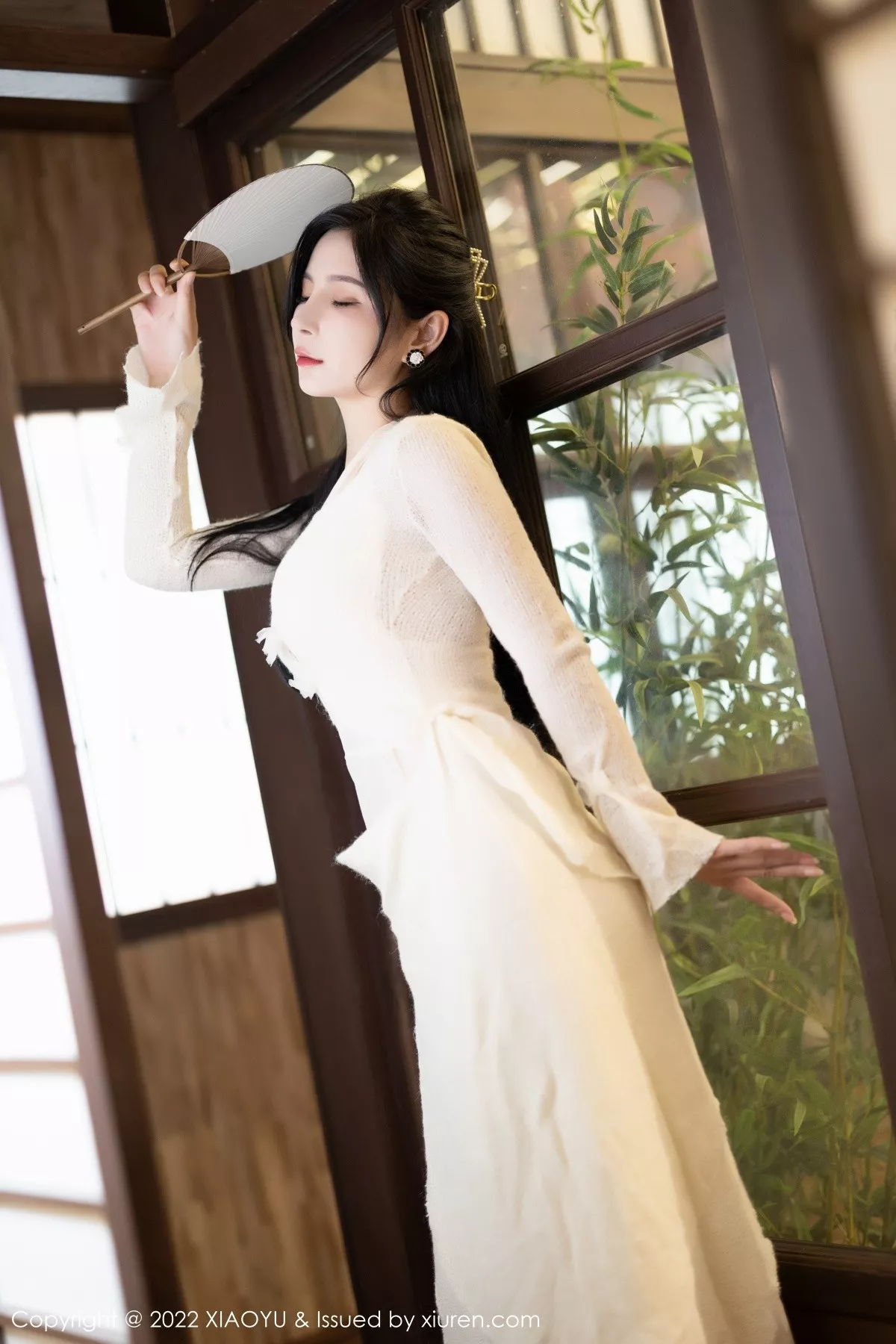 秀人集.com_[XiaoYu画语界]Vol.869_模特小蛮妖Yummy杭州旅拍性感白色连衣裙配原色丝袜诱惑写真85P