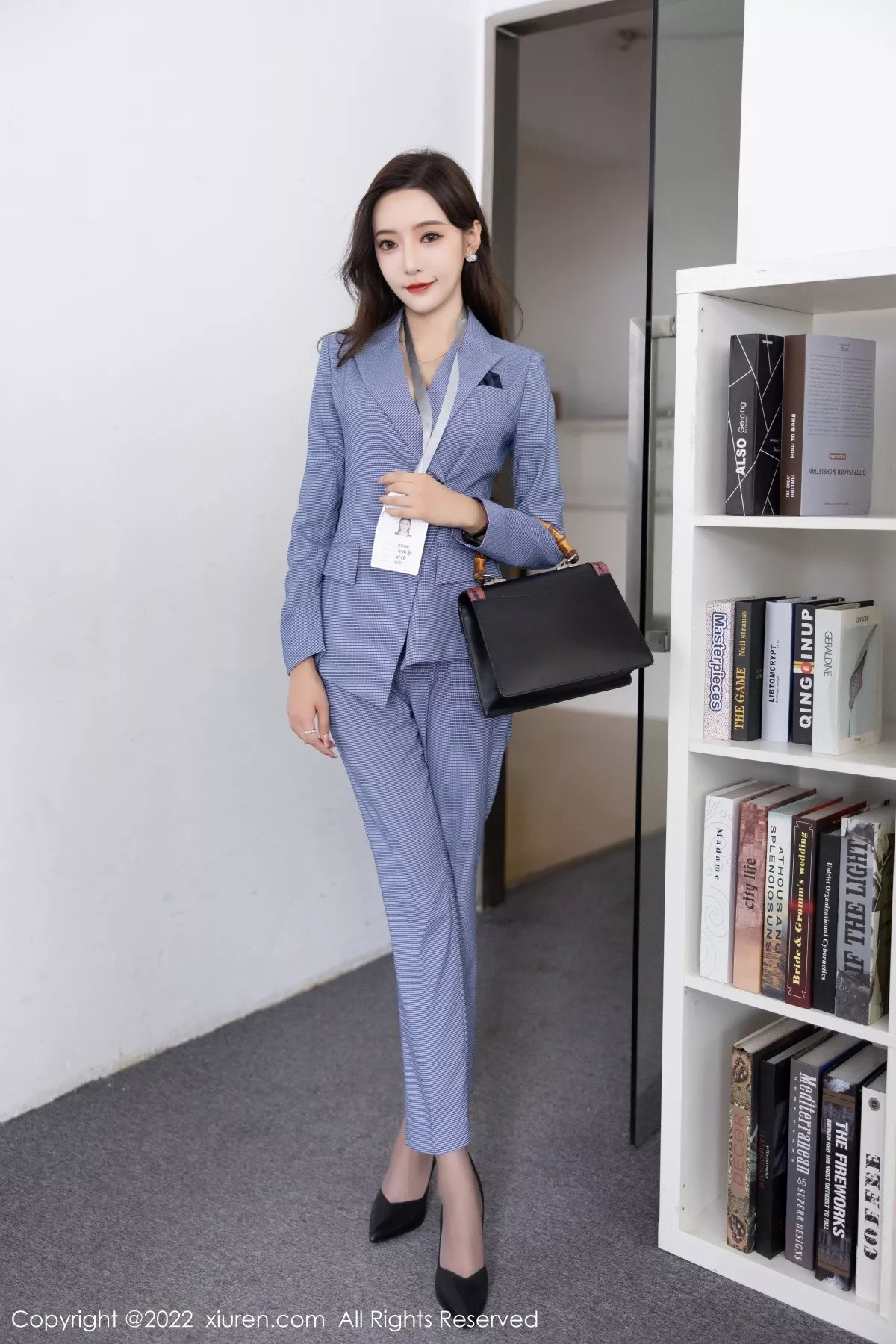 秀人集.com_[XiuRen秀人网]No.5629_女神王馨瑶yanni私房脱蓝灰职业装露性感黑色内衣丰满诱惑写真82P