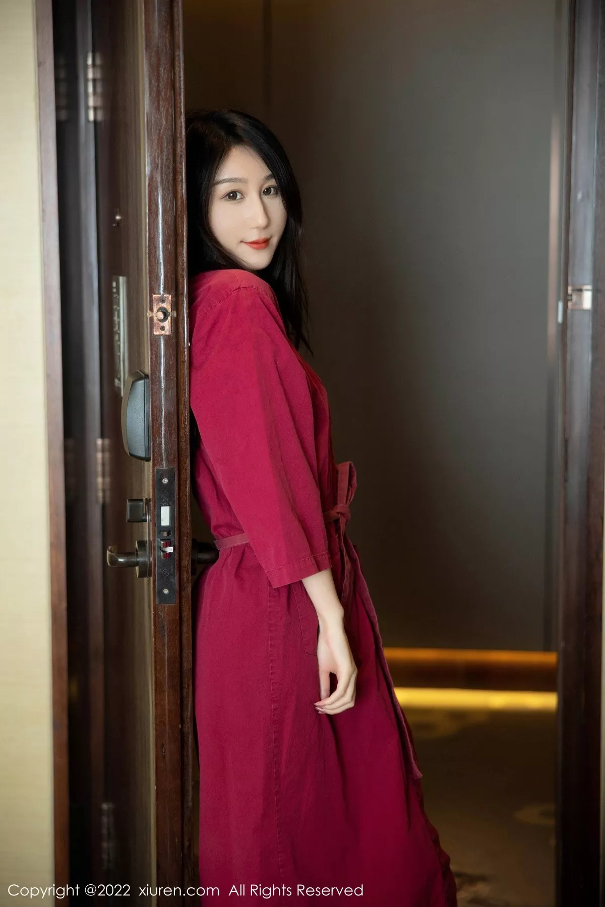 秀人集.com_[XiuRen秀人网]No.5624_新人模特薇薇酱私房性感红色浴袍露黑色蕾丝内衣完美诱惑写真80P