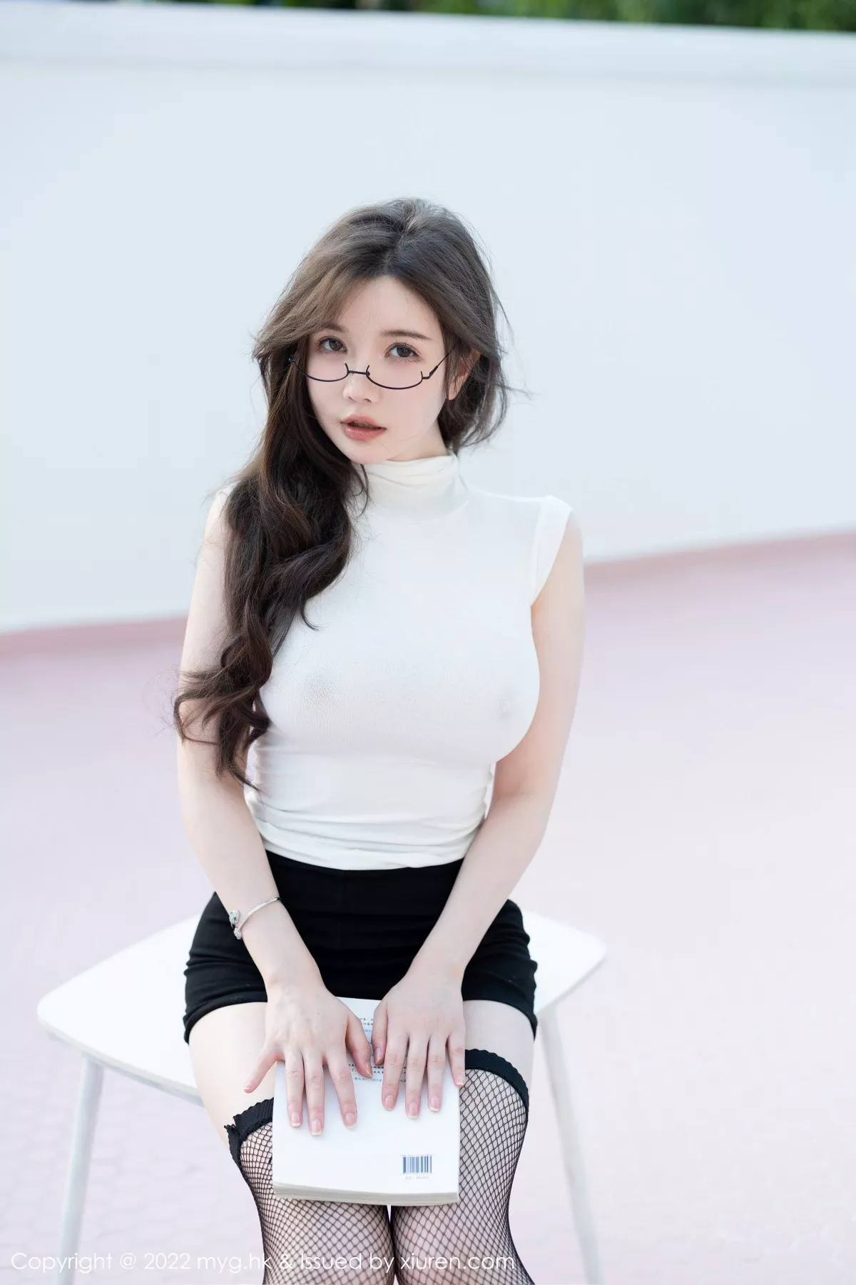 秀人集.com_[MyGirl美媛馆]Vol.643_模特糯美子桂林心愿旅拍性感白T配黑短裙秀丰满身材诱惑写真63P