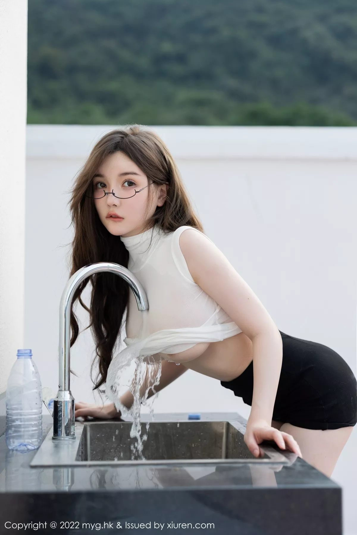 秀人集.com_[MyGirl美媛馆]Vol.643_模特糯美子桂林心愿旅拍性感白T配黑短裙秀丰满身材诱惑写真63P