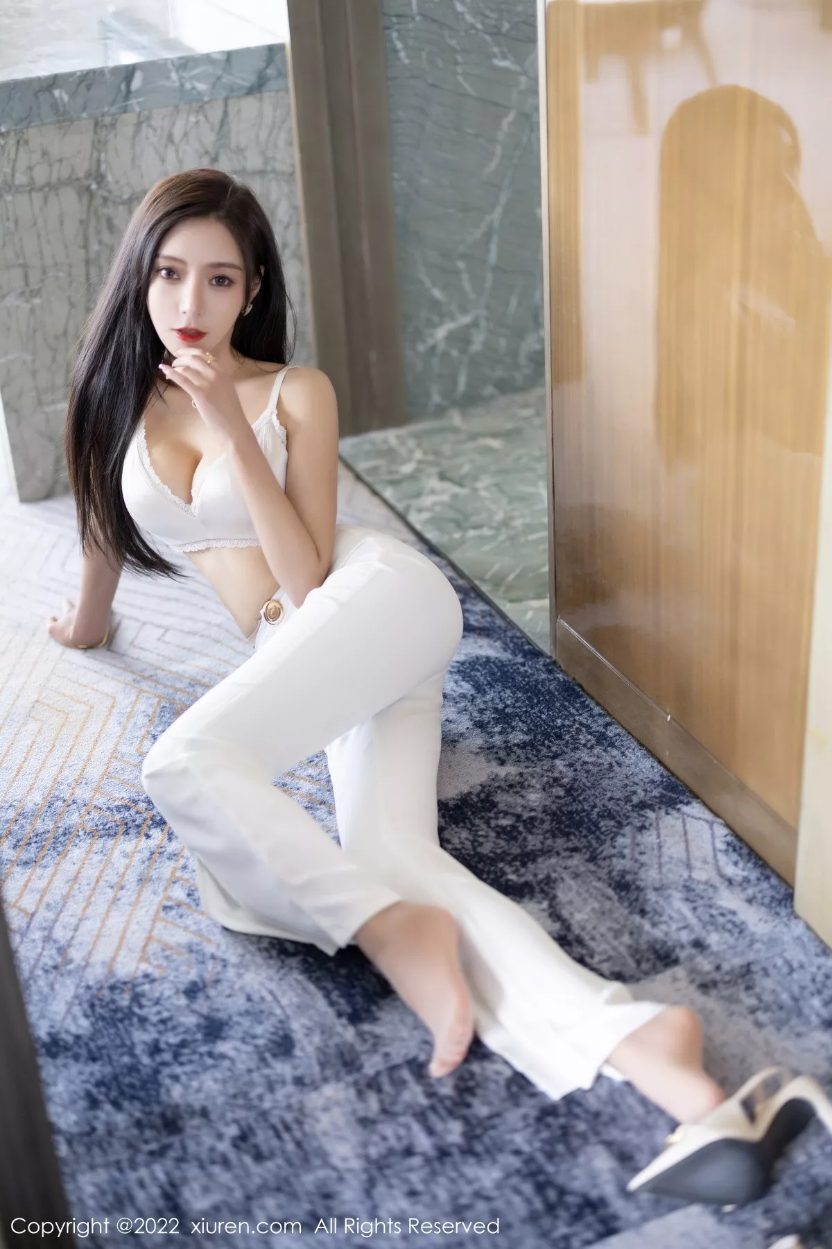 秀人集.com_[XiuRen秀人网]No.5790_女神王馨瑶yanni蓝色上衣配白长裤半脱露性感内衣迷人诱惑写真90P