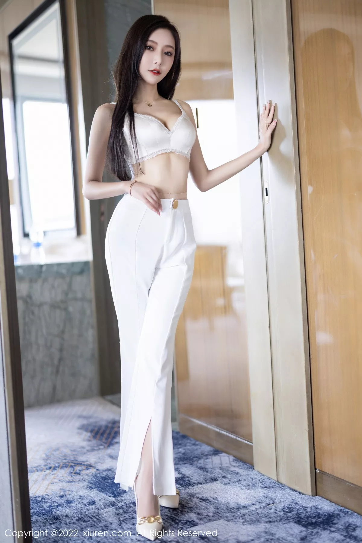 秀人集.com_[XiuRen秀人网]No.5790_女神王馨瑶yanni蓝色上衣配白长裤半脱露性感内衣迷人诱惑写真90P