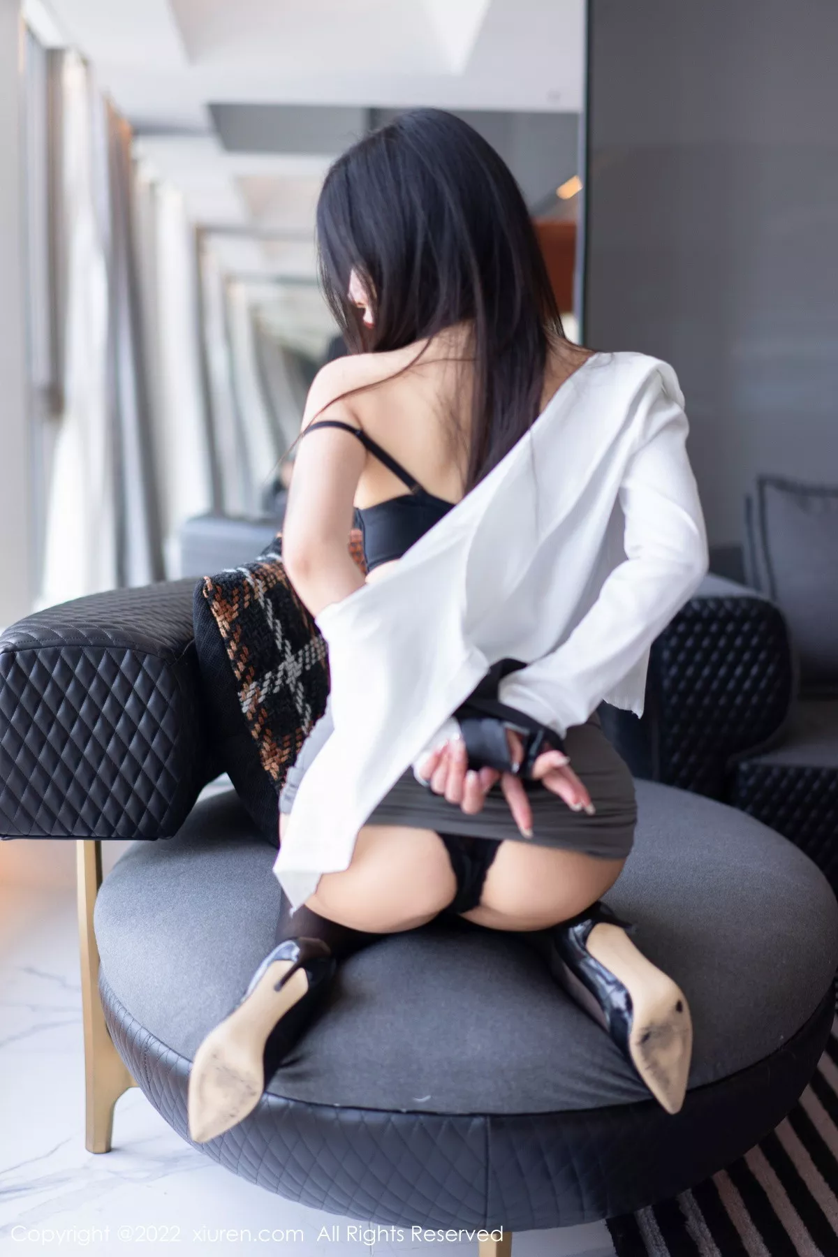 秀人集.com_[XiuRen秀人网]No.5795_模特laura阿姣性感白T配灰短裙露黑色内衣超薄黑丝极致魅惑写真67P