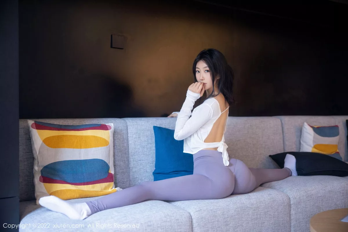 秀人集.com_[XiuRen秀人网]No.5799_新人模特苏苏阿白上衣配灰色瑜伽裤秀曼妙绝美姿态撩人诱惑写真93P