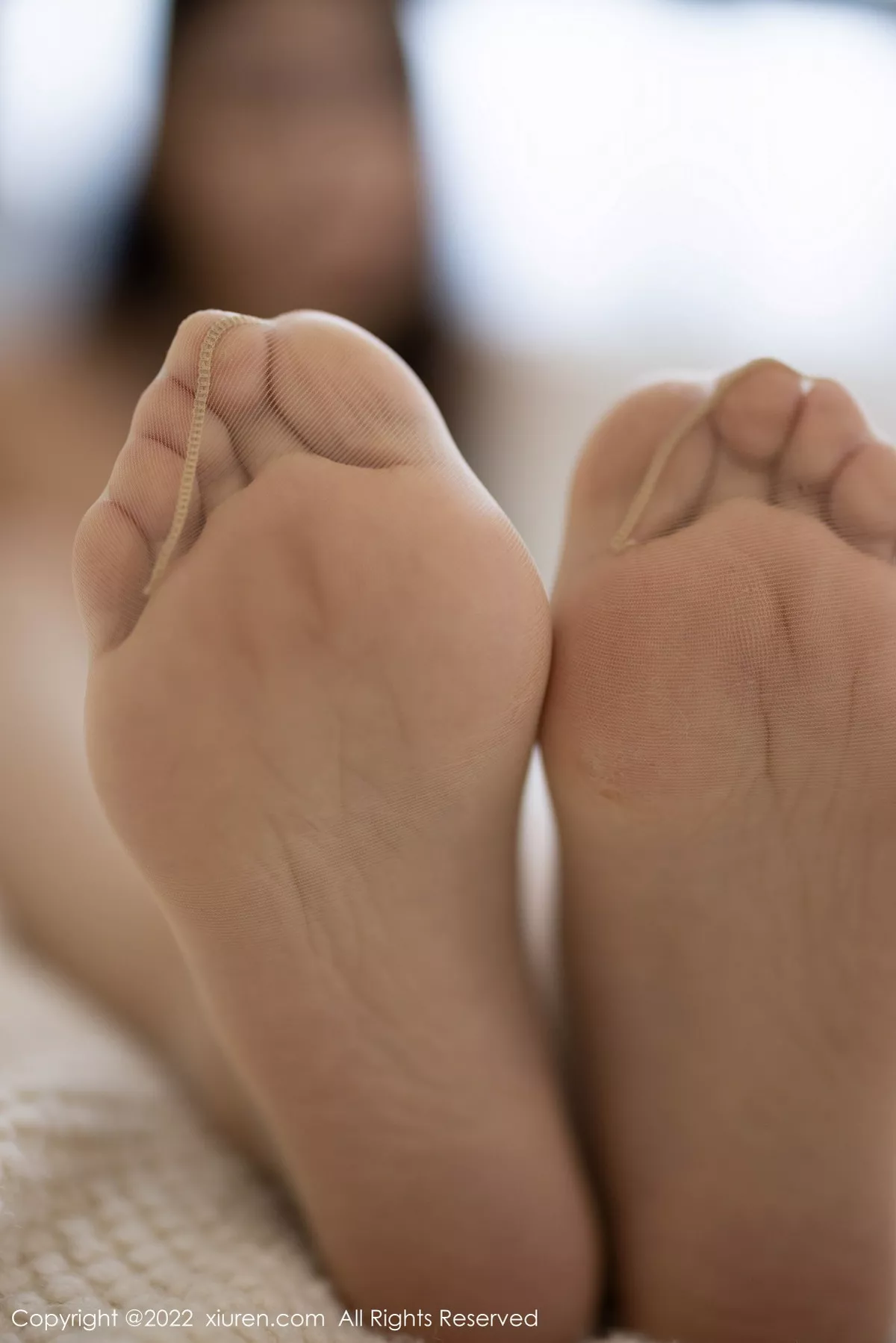 秀人集.com_[XiuRen秀人网]No.5804_模特可乐Vicky淡紫色上衣配白色短裙露超薄肉丝秀美腿诱惑写真84P