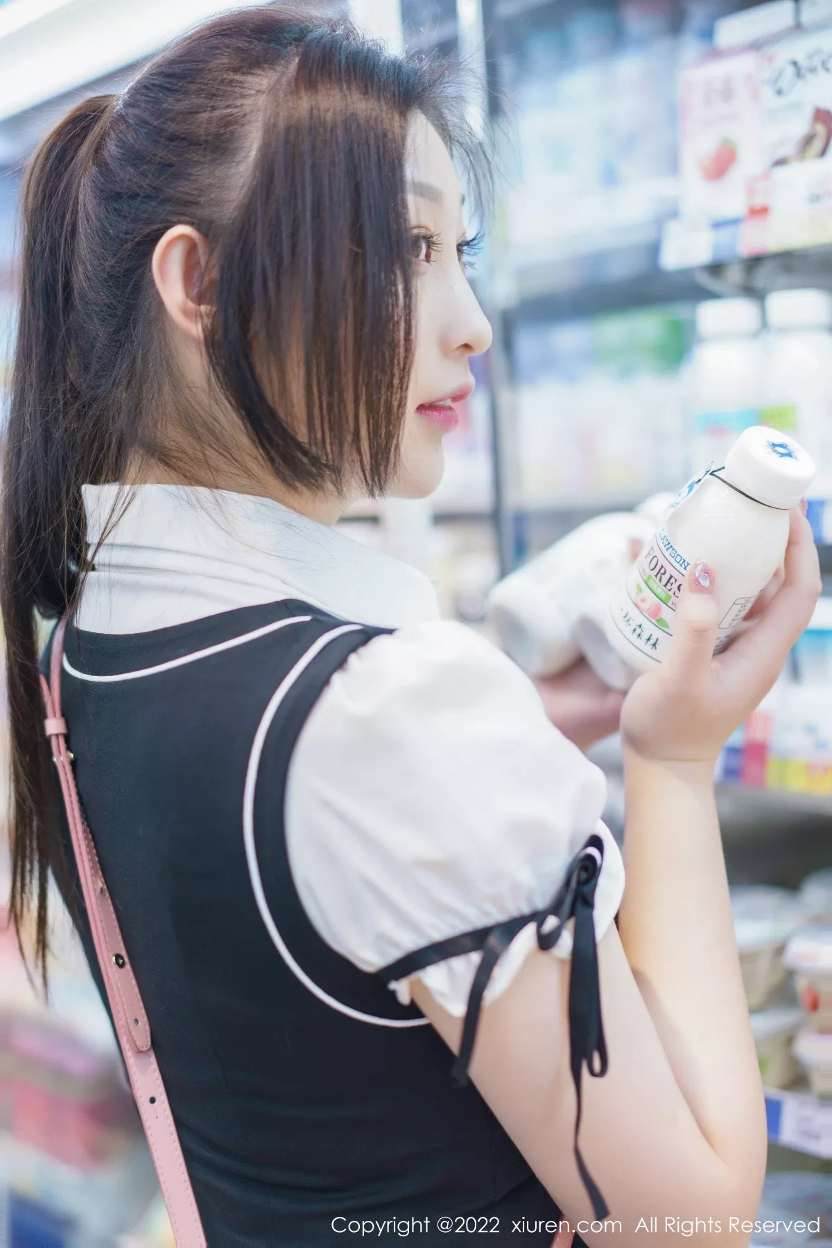 秀人集.com_[XiuRen秀人网]No.5807_女神妲己_Toxic十月心愿旅拍性感学妹制服露黑色内衣诱惑写真69P