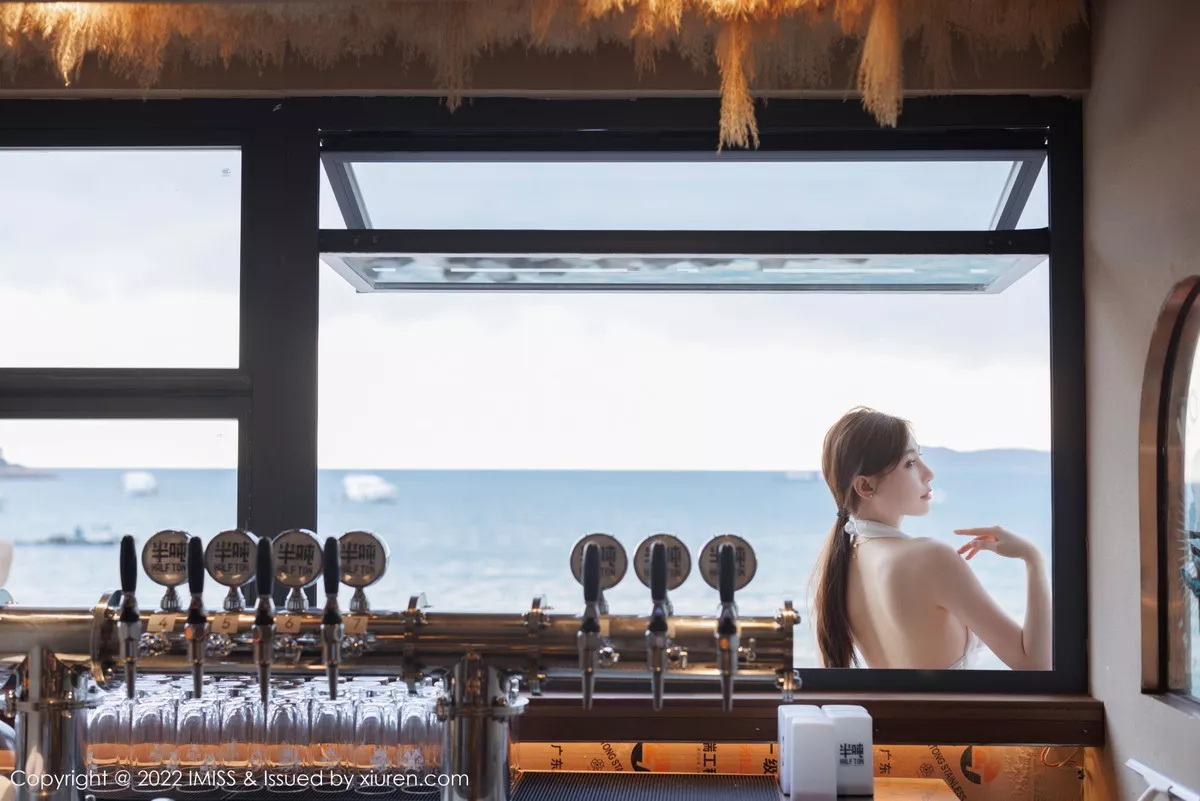 秀人集.com_[IMISS爱蜜社]Vol.706_气质女神Lynn刘奕宁户外场景性感白色长裙秀曼妙身材迷人写真41P