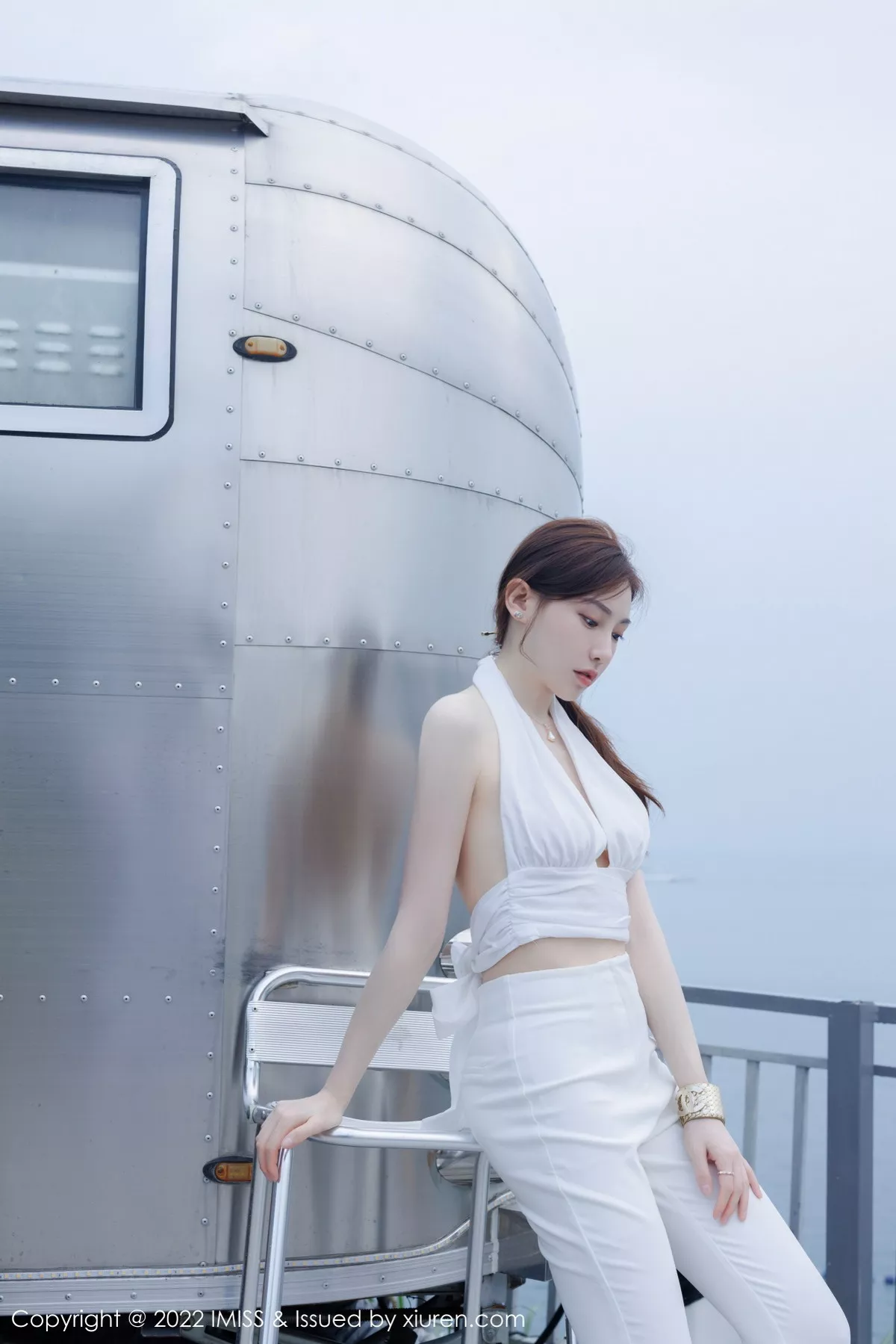 秀人集.com_[IMISS爱蜜社]Vol.706_气质女神Lynn刘奕宁户外场景性感白色长裙秀曼妙身材迷人写真41P