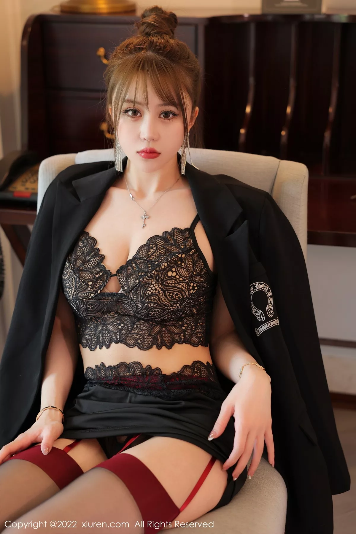 秀人集.com_[XiuRen秀人网]No.5822_模特tina_甜仔海南旅拍黑色蕾丝内衣配黑丝吊袜撩人诱惑写真54P