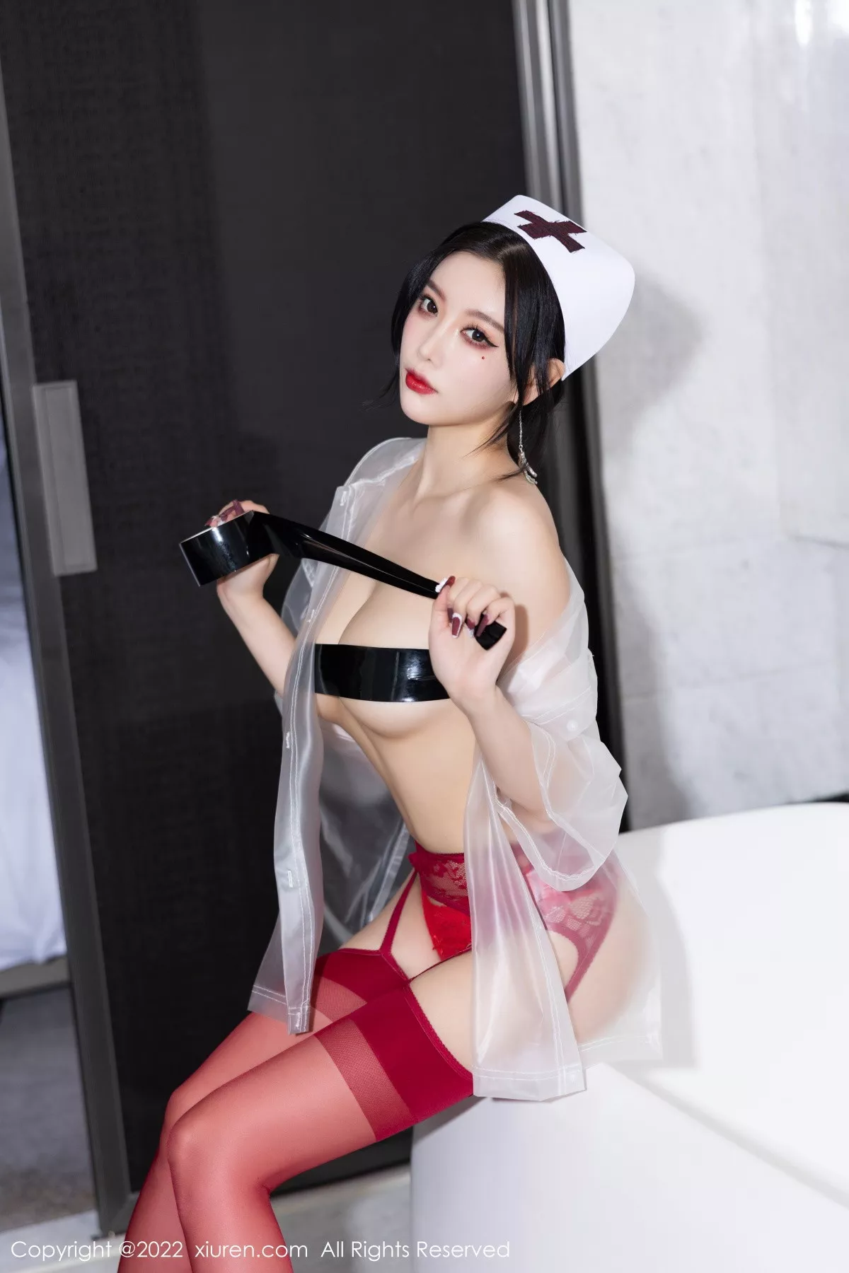 秀人集.com_[XiuRen秀人网]No.5751_女神杨晨晨Yome万圣节主题黑色吊带上衣配红丝袜完美诱惑写真90P