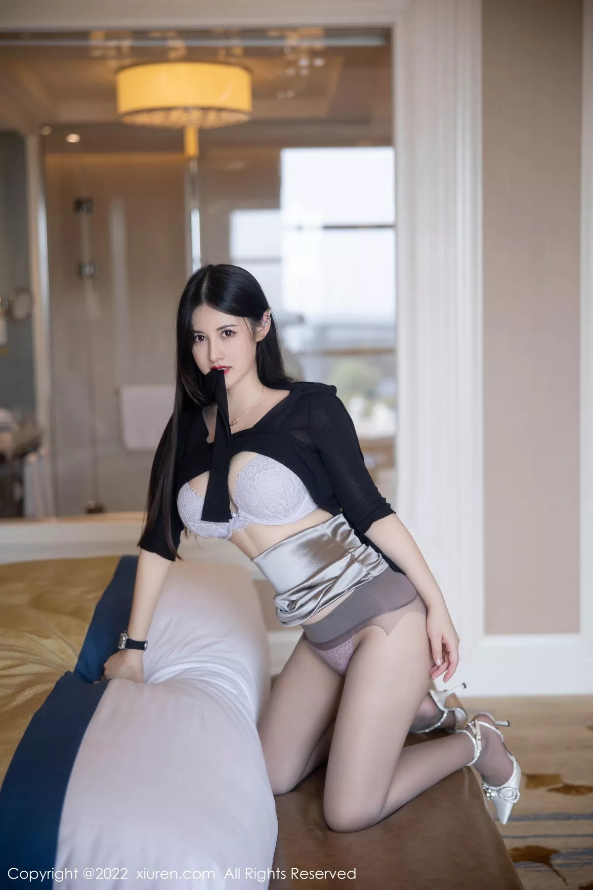 秀人集.com_[XiuRen秀人网]No.5829_模特诗诗kiki黑色上衣配浅灰色短裙露性感蕾丝内衣惹火诱惑写真92P