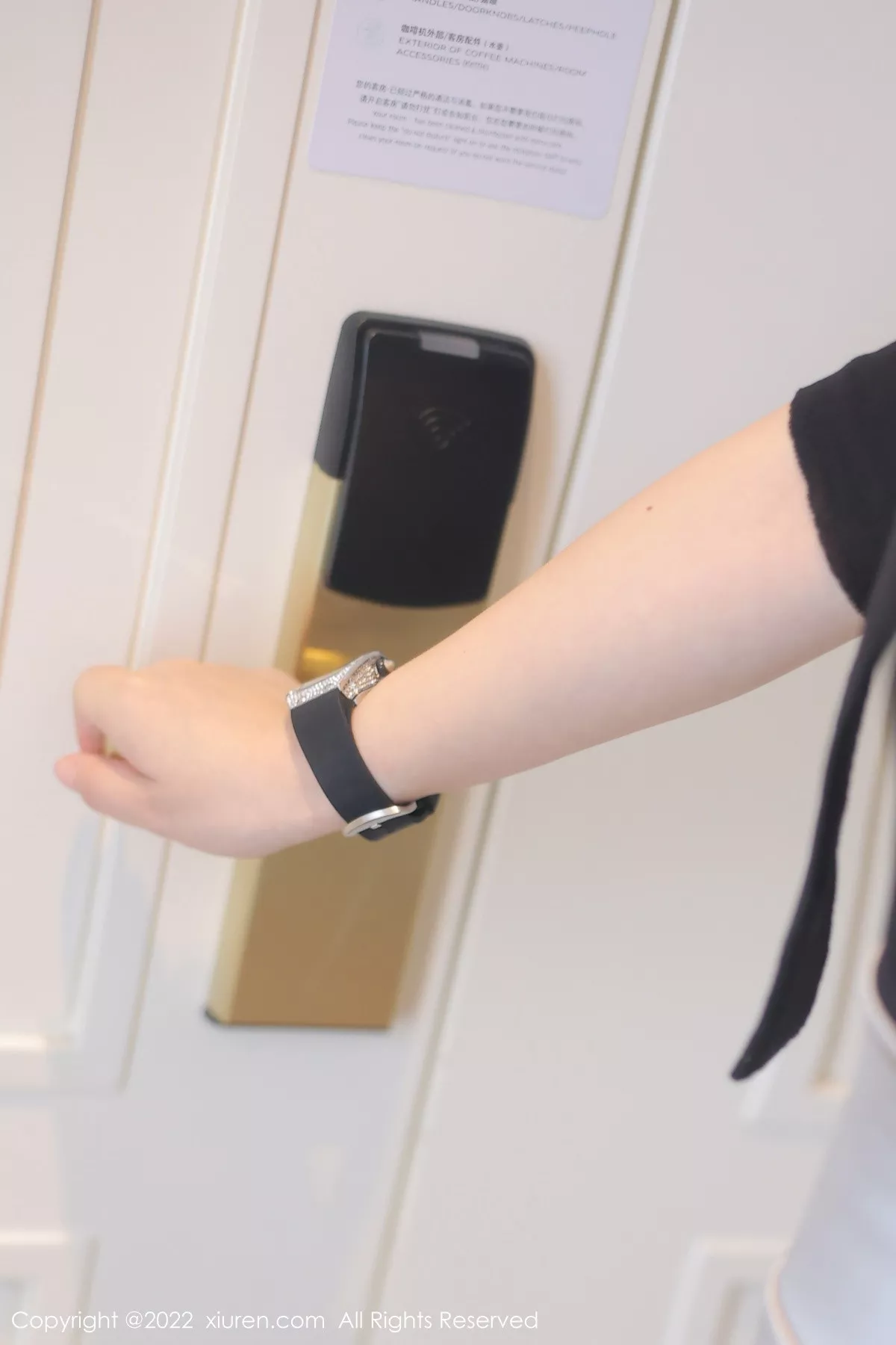 秀人集.com_[XiuRen秀人网]No.5829_模特诗诗kiki黑色上衣配浅灰色短裙露性感蕾丝内衣惹火诱惑写真92P