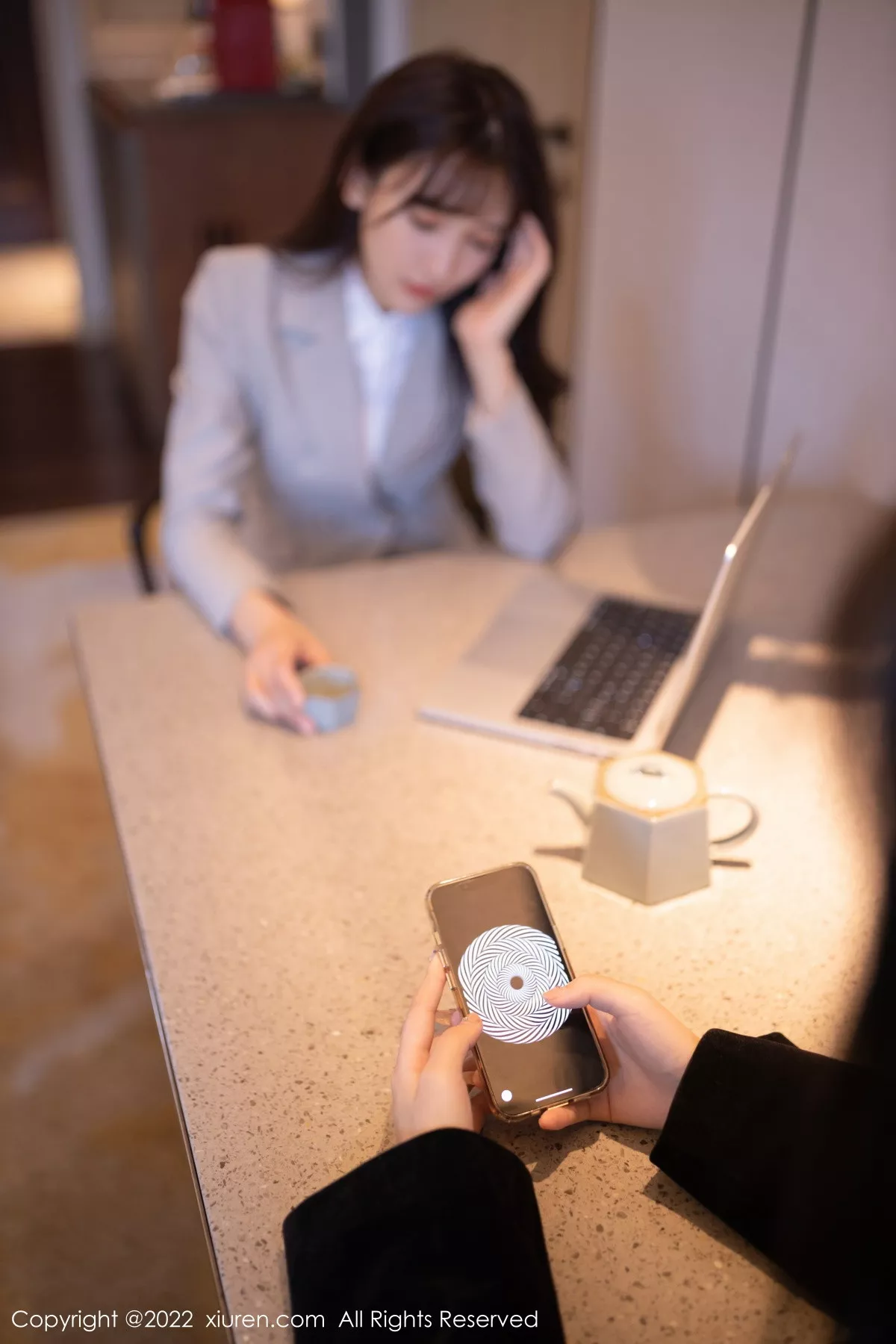 秀人集.com_[XiuRen秀人网]No.5840_模特陆萱萱北京旅拍催眠主题脱灰色制服露红色蕾丝内衣诱惑写真80P