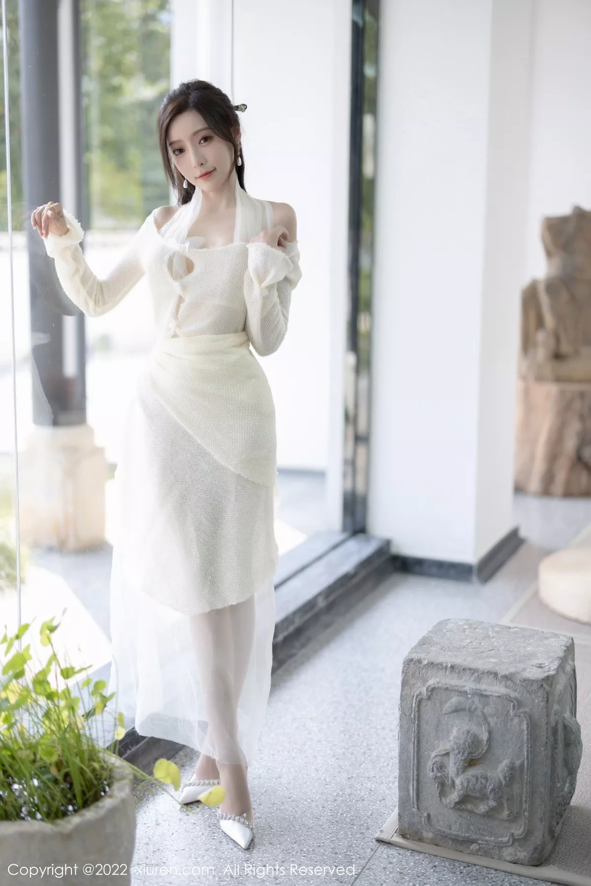 秀人集.com_[XiuRen秀人网]No.5846_女神王馨瑶yanni性感白色连衣裙配超薄肉丝秀翘臀美腿诱惑写真87P