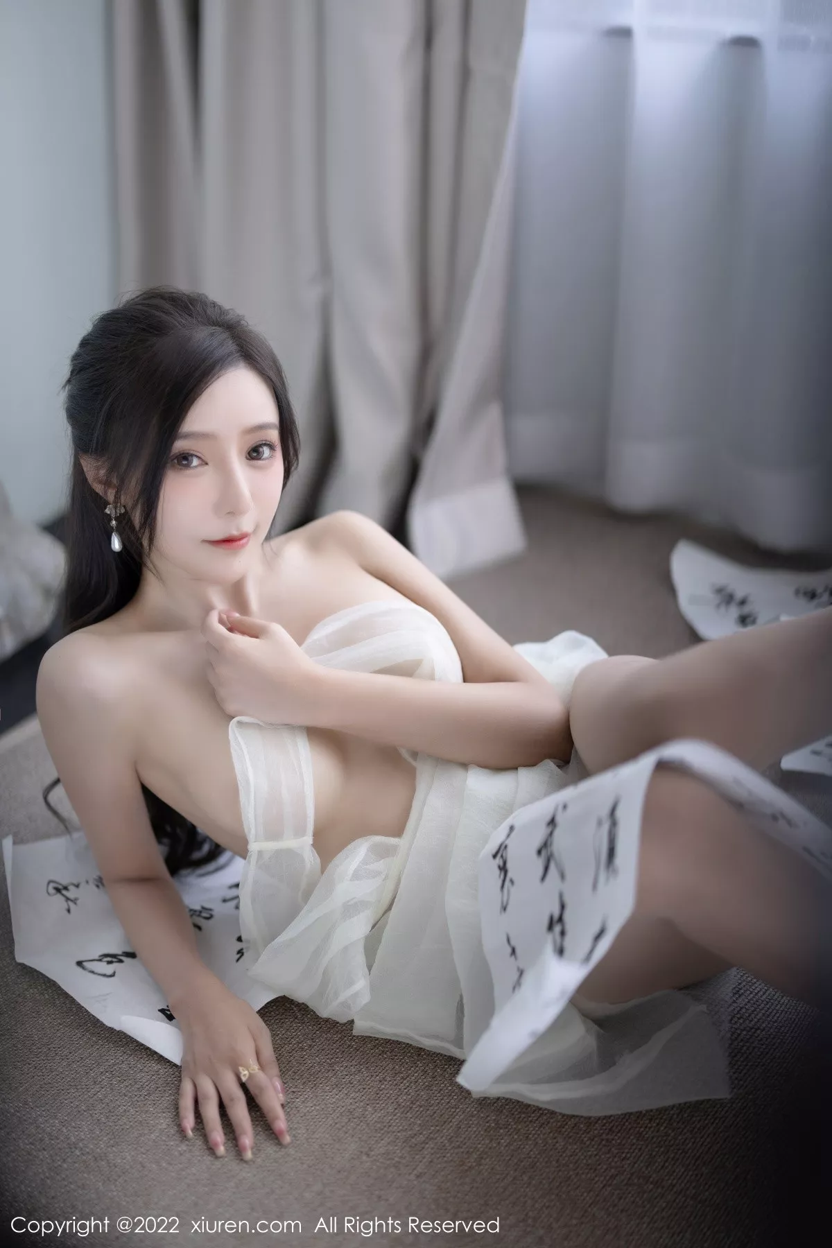 秀人集.com_[XiuRen秀人网]No.5846_女神王馨瑶yanni性感白色连衣裙配超薄肉丝秀翘臀美腿诱惑写真87P