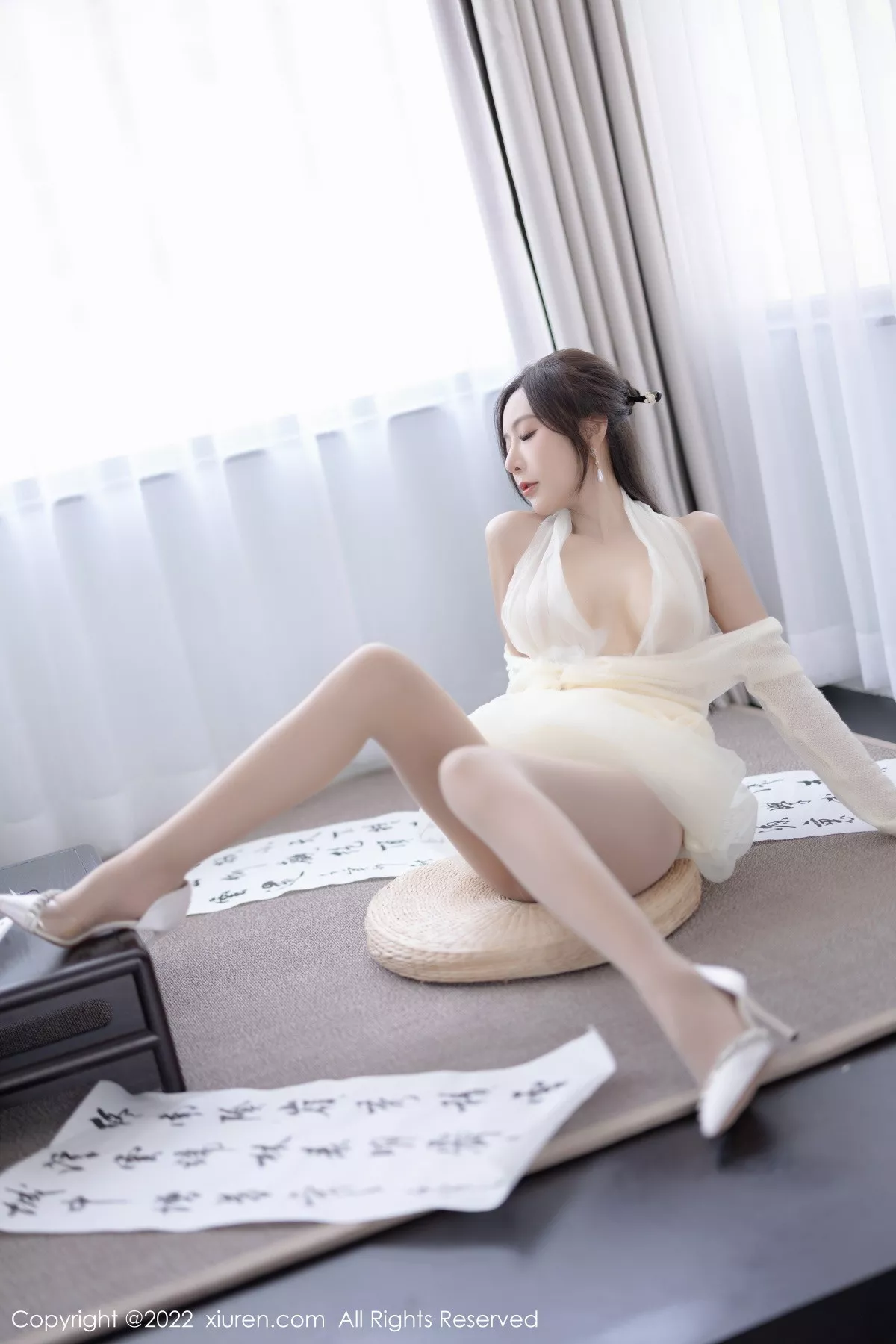 秀人集.com_[XiuRen秀人网]No.5846_女神王馨瑶yanni性感白色连衣裙配超薄肉丝秀翘臀美腿诱惑写真87P