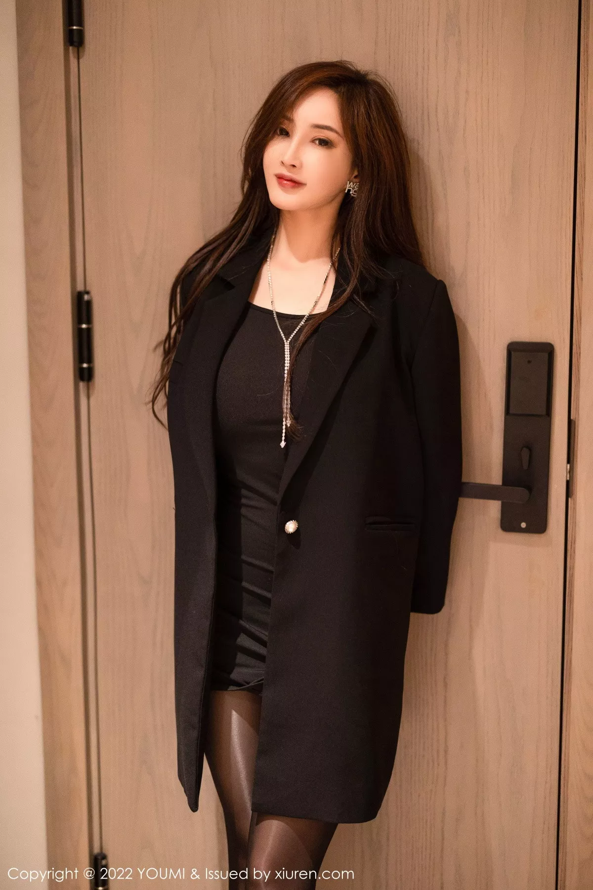 秀人集.com_[YouMi尤蜜荟]Vol.863_女神奶瓶土肥圆黑色露肩连衣裙配超薄黑丝秀丰满身材诱惑写真86P