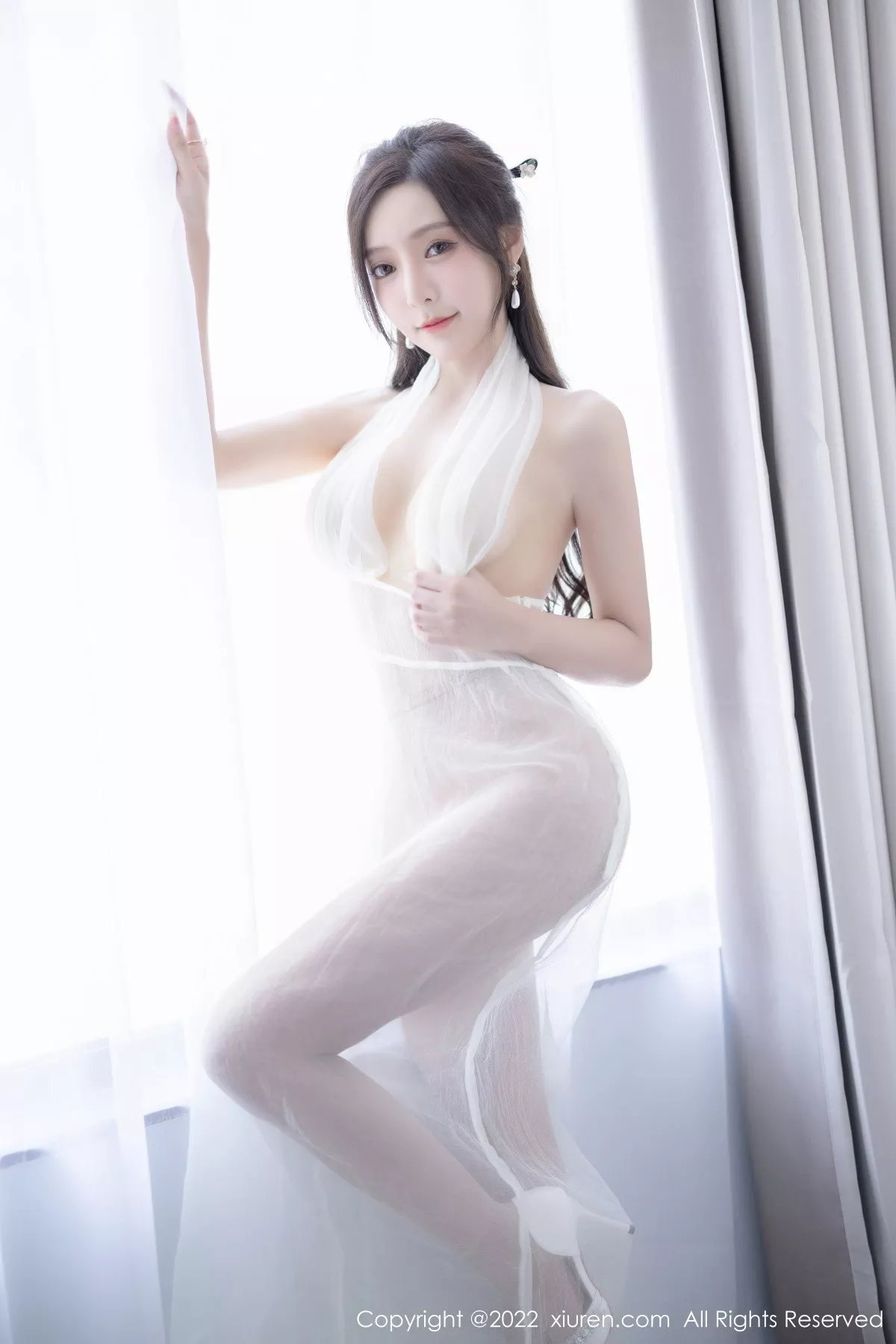 秀人集.com_[XiuRen秀人网]No.5846_女神王馨瑶yanni性感白色连衣裙配超薄肉丝秀翘臀美腿诱惑写真87P