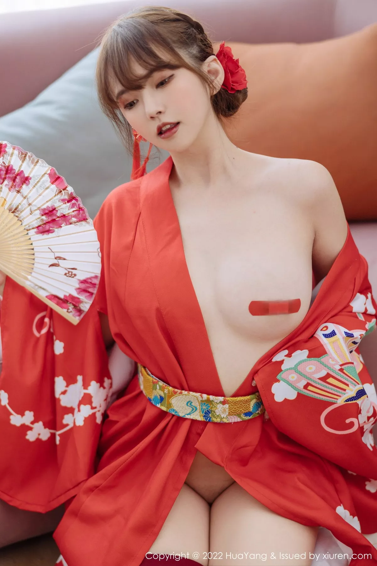 秀人集.com_[HuaYang花漾]Vol.518_模特张思允Nice西双版纳旅拍红色真空和服半脱露豪乳诱惑写真64P