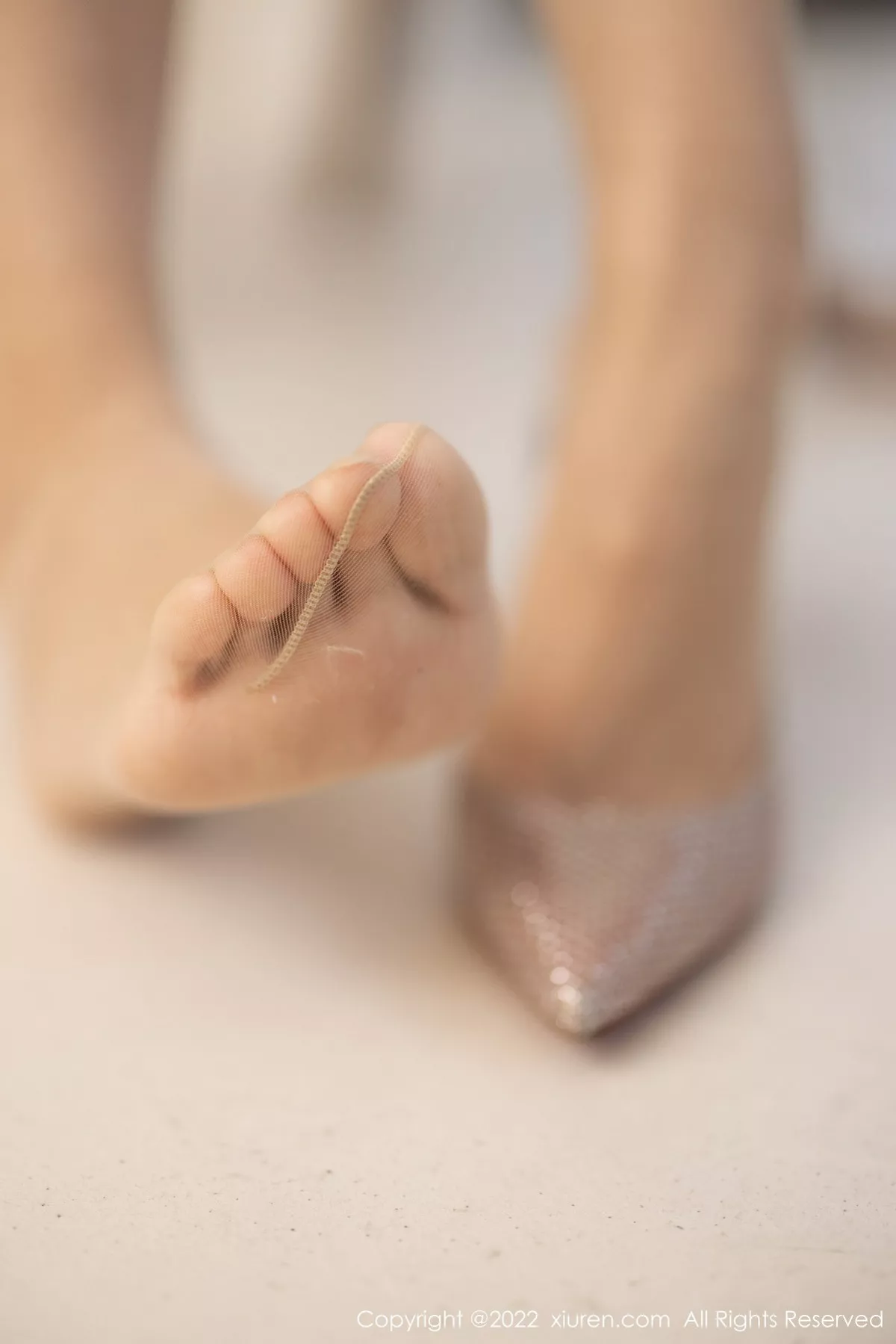 秀人集.com_[XiuRen秀人网]No.5873_模特可乐Vicky紫色上衣配白色短裙超薄肉丝秀苗条身材迷人写真63P